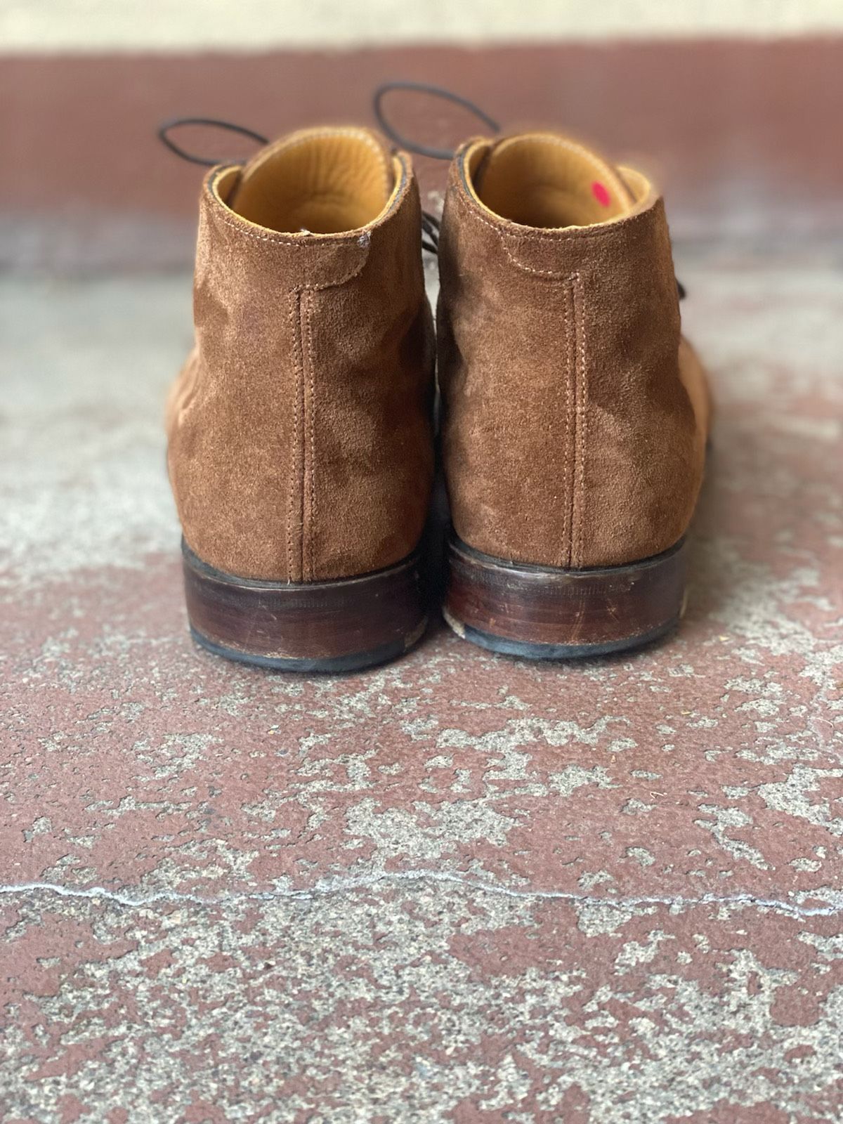 Photo by patinathunderdome on November 2, 2021 of the Cheaney Chukka Boot in Fox Suede.