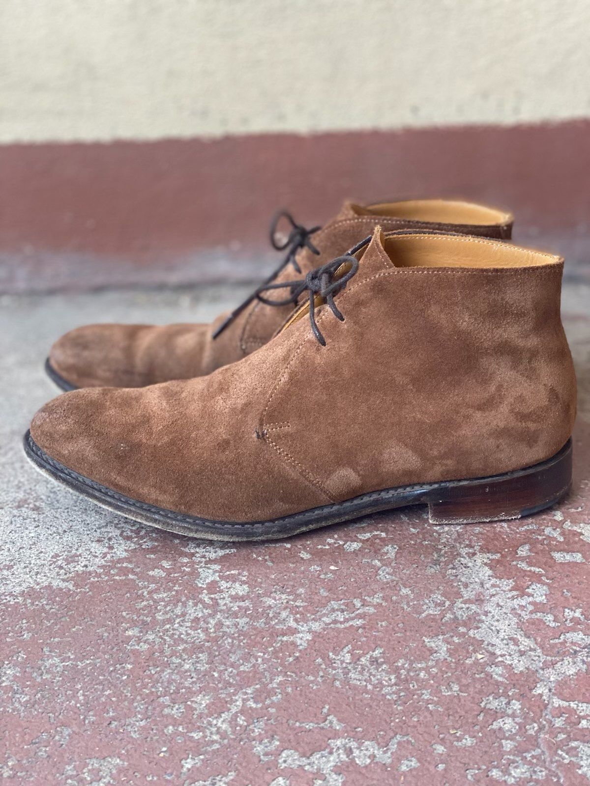 Photo by patinathunderdome on November 2, 2021 of the Cheaney Chukka Boot in Fox Suede.