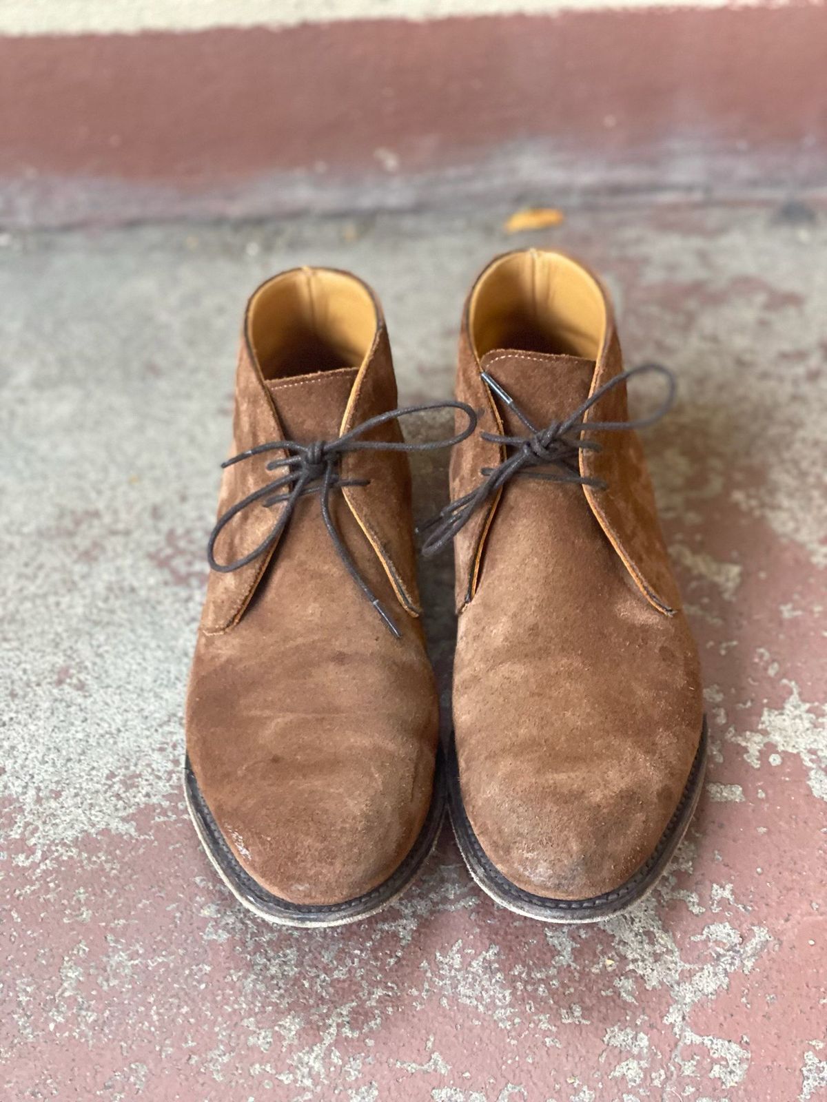 Photo by patinathunderdome on November 2, 2021 of the Cheaney Chukka Boot in Fox Suede.