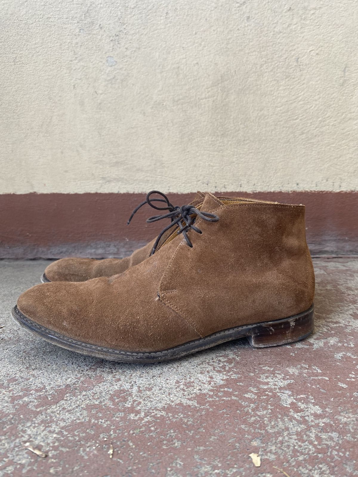 Photo by patinathunderdome on December 6, 2021 of the Cheaney Chukka Boot in Fox Suede.