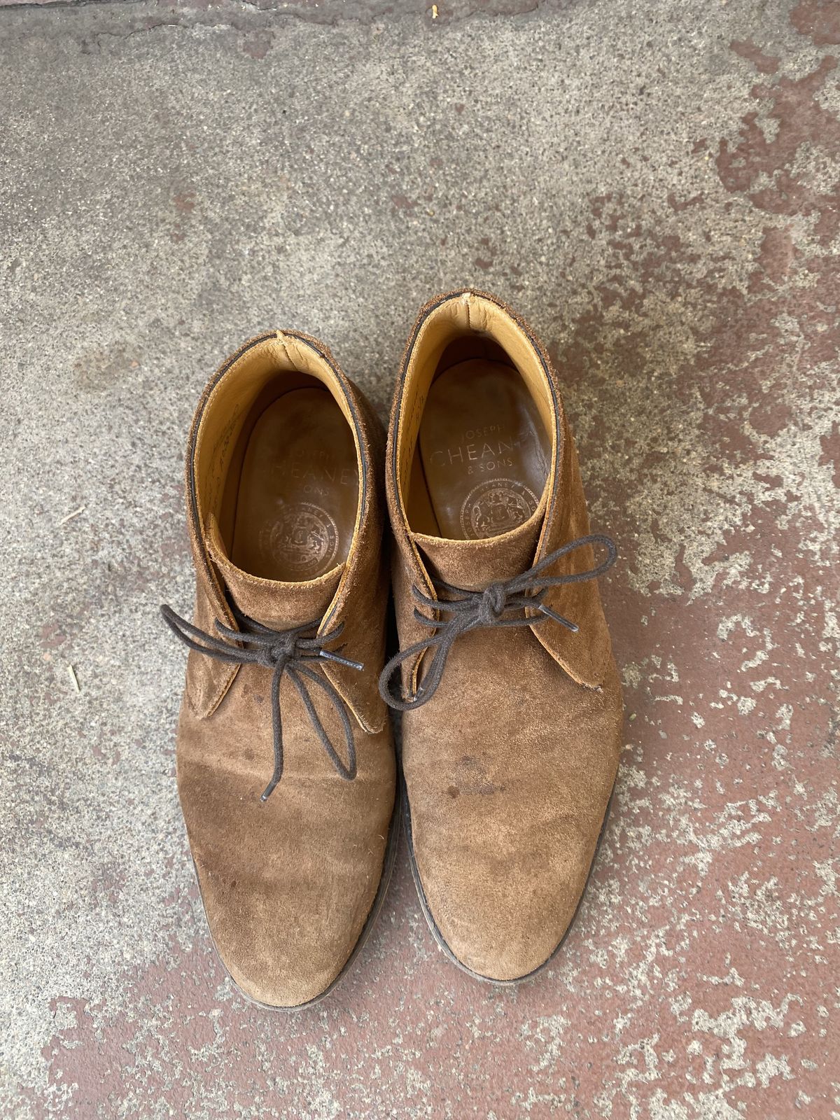 Photo by patinathunderdome on December 6, 2021 of the Cheaney Chukka Boot in Fox Suede.