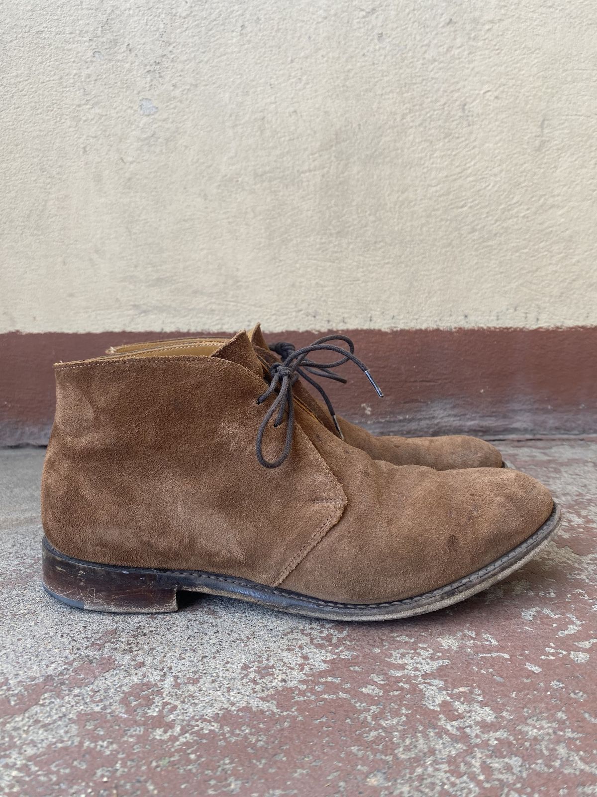 Photo by patinathunderdome on December 6, 2021 of the Cheaney Chukka Boot in Fox Suede.