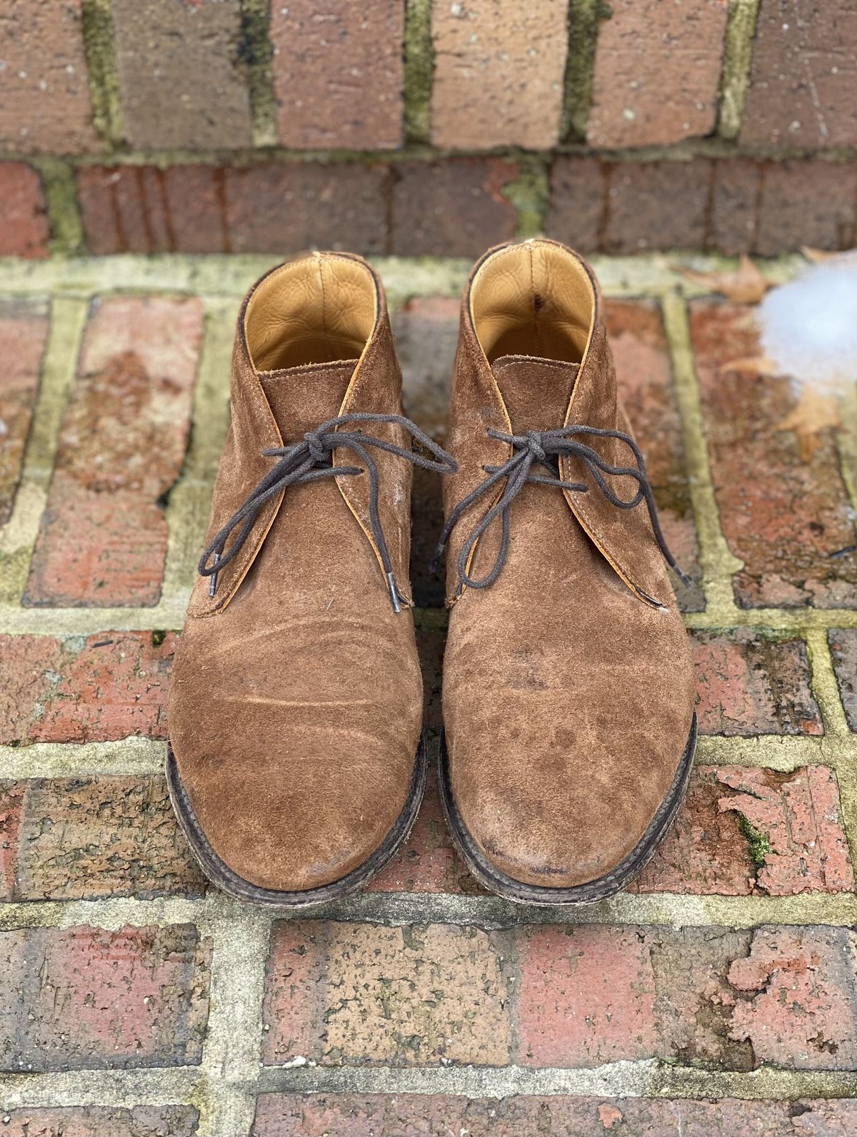 Photo by patinathunderdome on January 5, 2022 of the Cheaney Chukka Boot in Fox Suede.