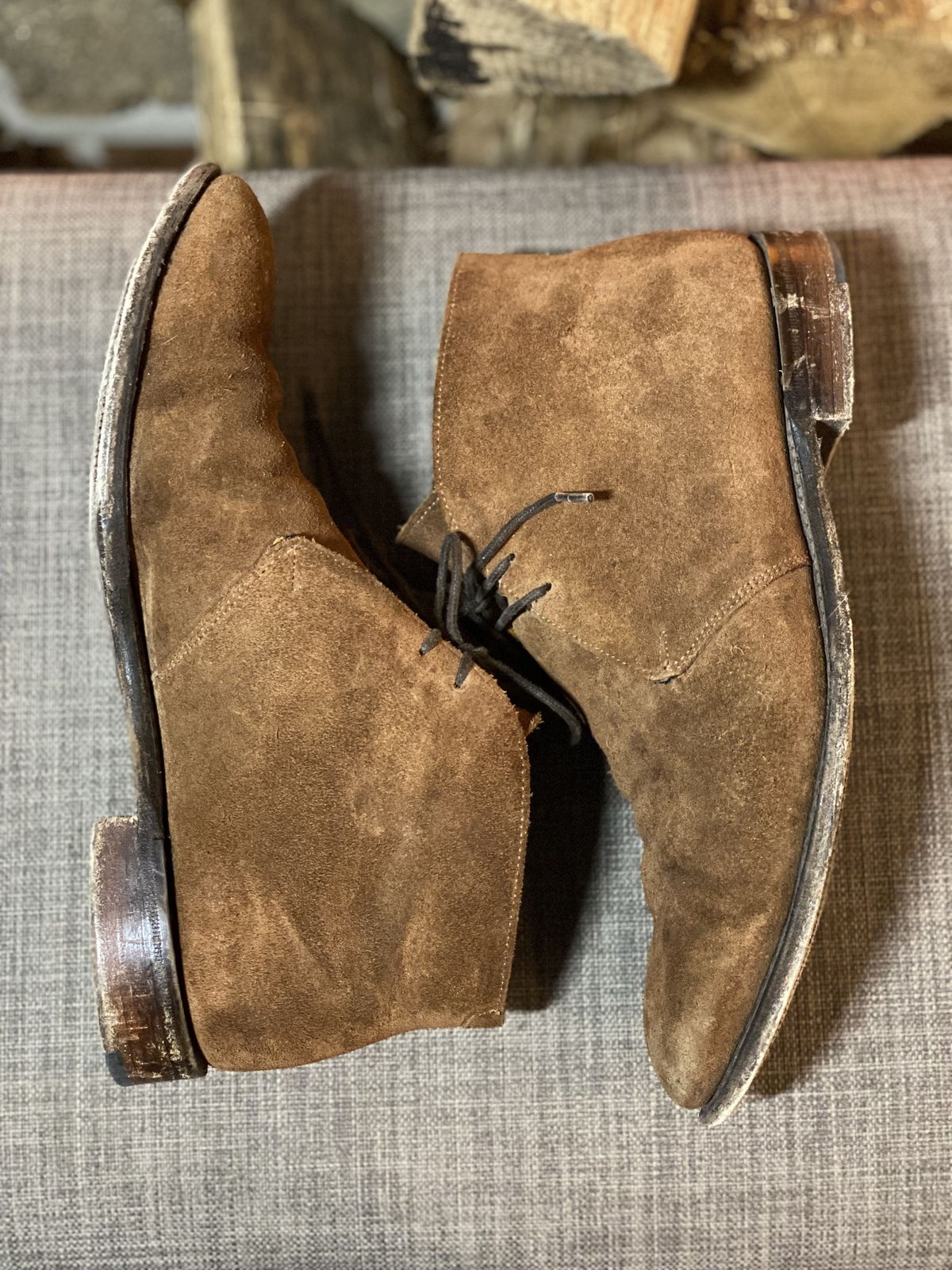 Photo by patinathunderdome on February 6, 2022 of the Cheaney Chukka Boot in Fox Suede.