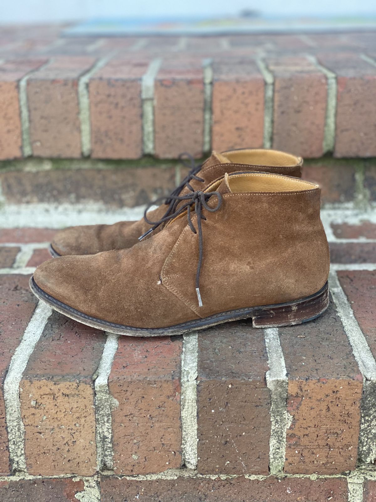 Photo by patinathunderdome on March 3, 2022 of the Cheaney Chukka Boot in Fox Suede.