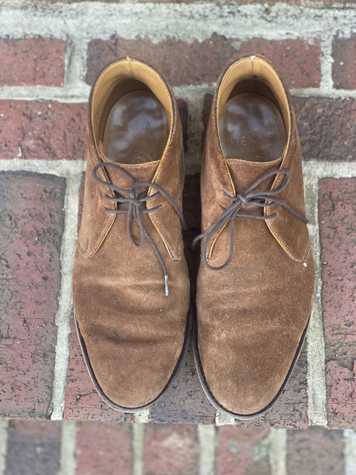 Photo by patinathunderdome on March 3, 2022 of the Cheaney Chukka Boot in Fox Suede.