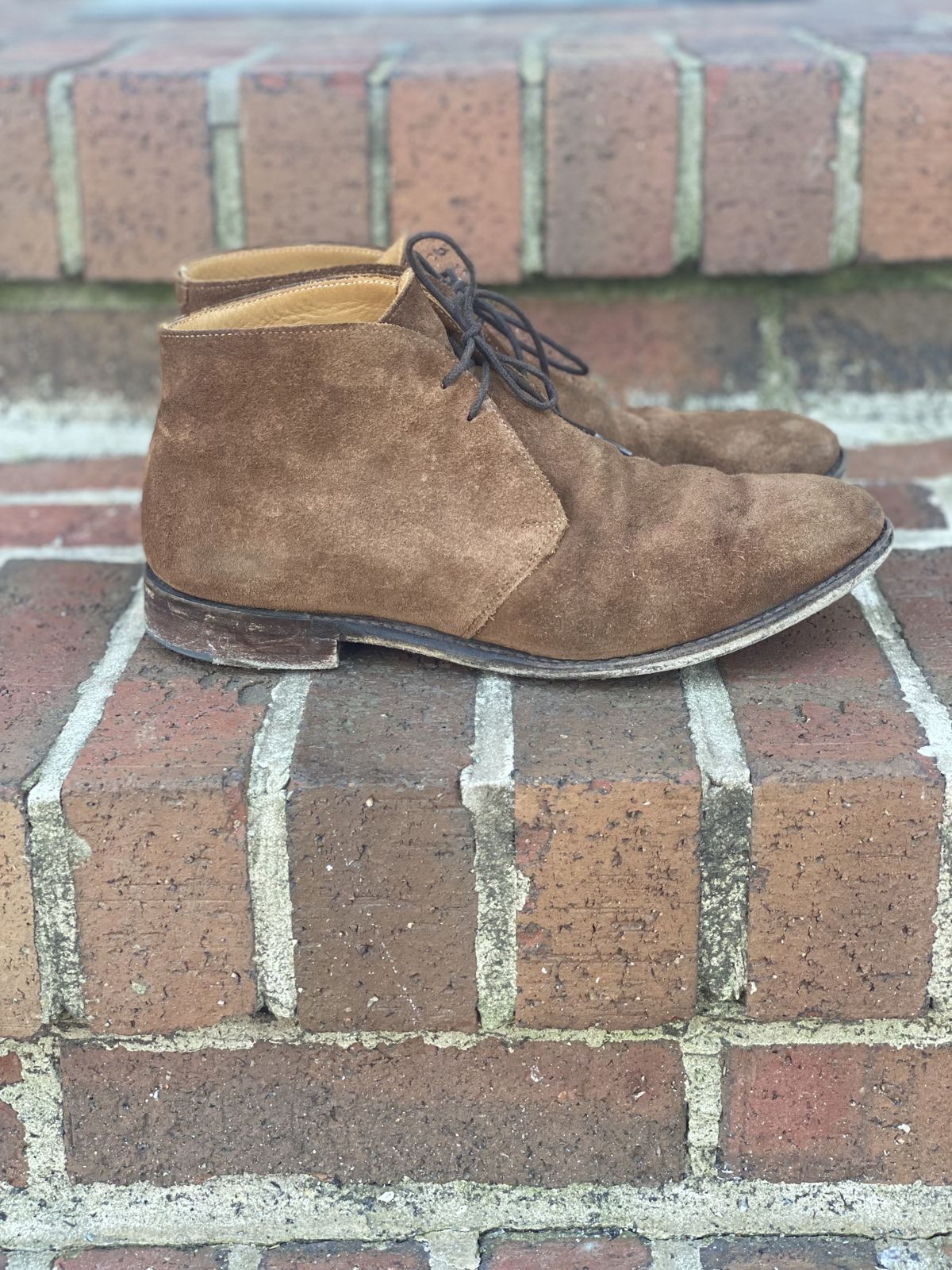 Photo by patinathunderdome on March 3, 2022 of the Cheaney Chukka Boot in Fox Suede.