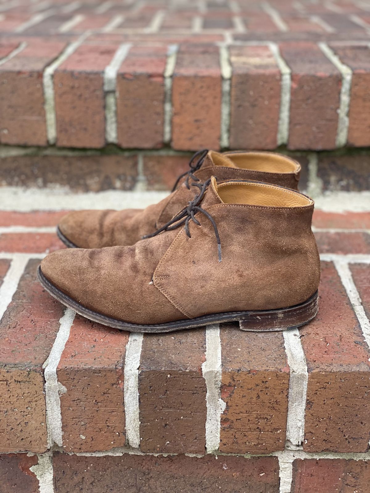 Photo by patinathunderdome on April 4, 2022 of the Cheaney Chukka Boot in Fox Suede.