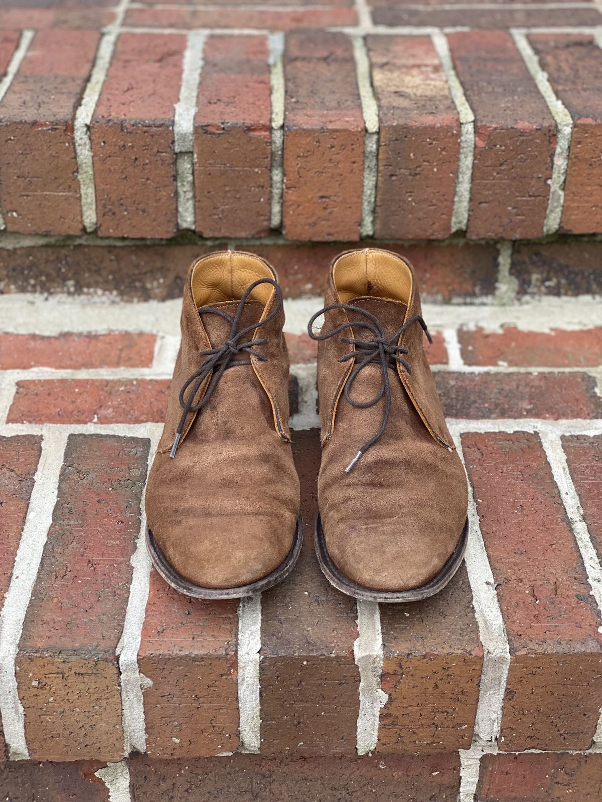 Photo by patinathunderdome on April 4, 2022 of the Cheaney Chukka Boot in Fox Suede.