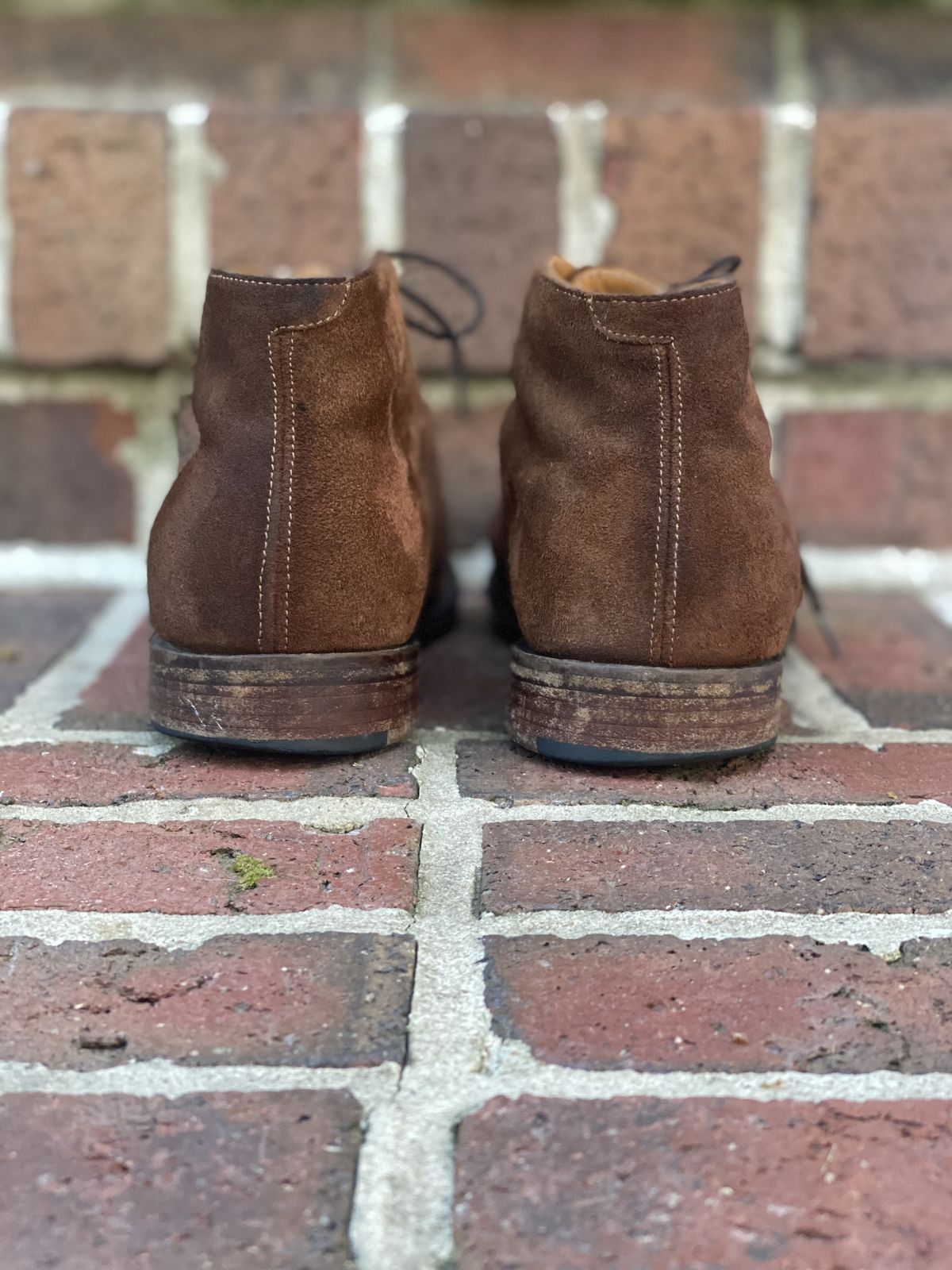 Photo by patinathunderdome on May 6, 2022 of the Cheaney Chukka Boot in Fox Suede.