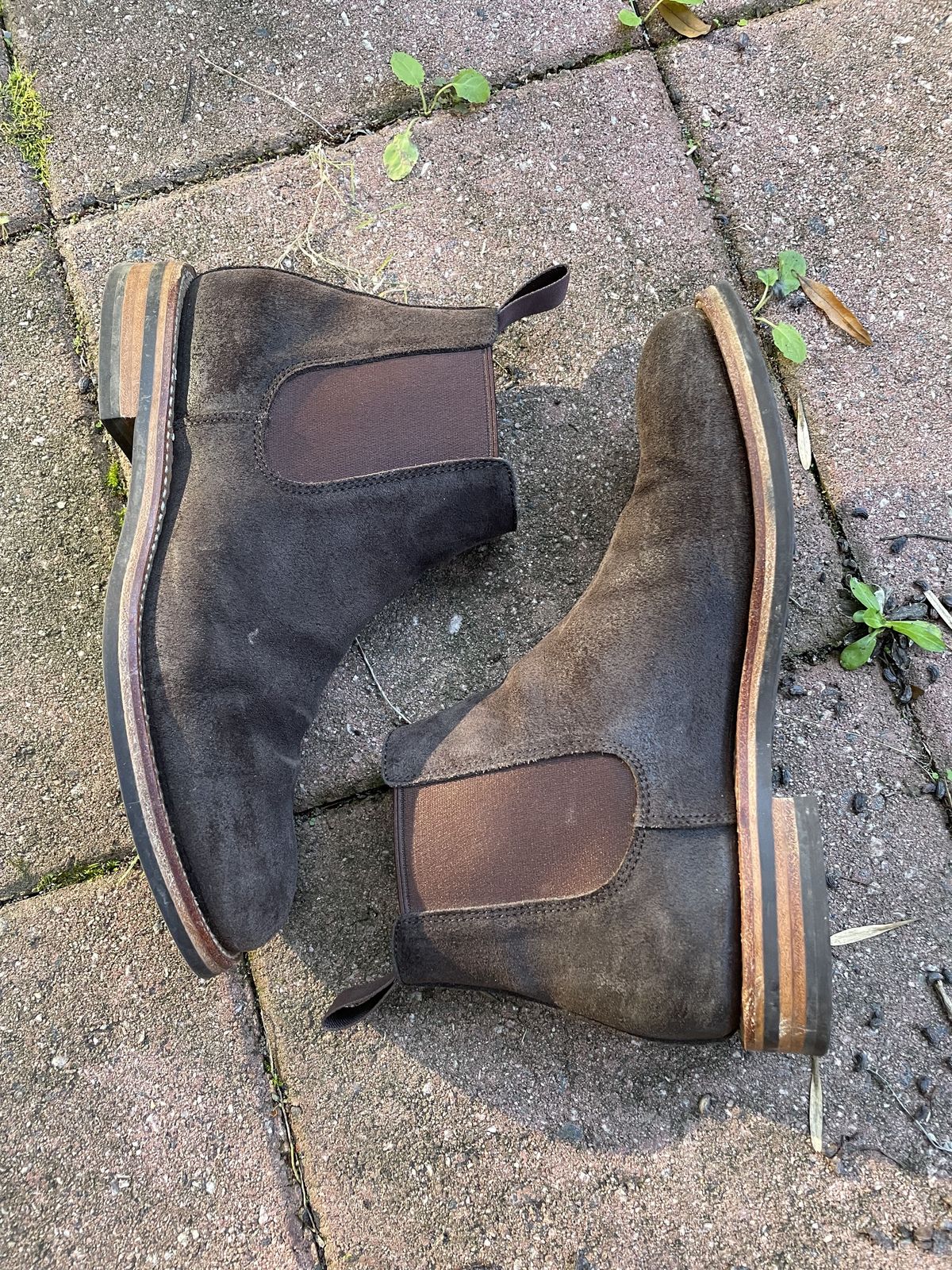 Photo by patinathunderdome on November 3, 2021 of the Grant Stone Chelsea Boot in C.F. Stead Earth Waxy Commander Suede.