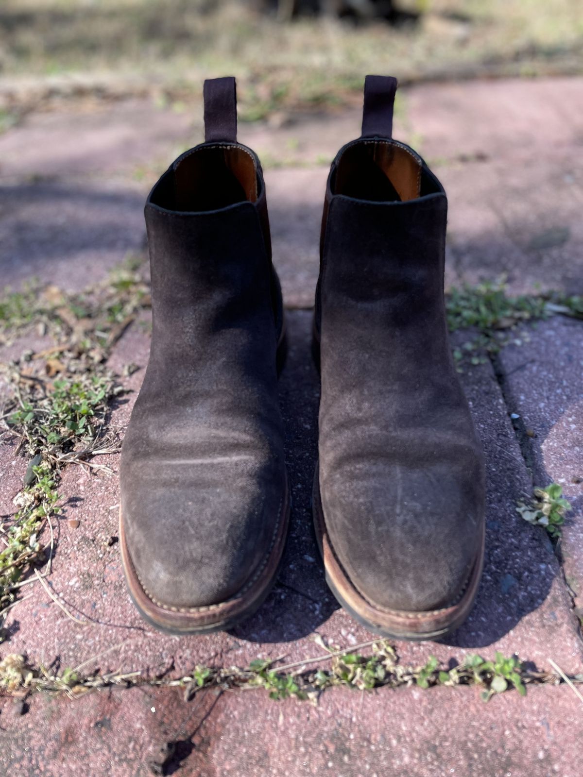 Photo by patinathunderdome on February 5, 2022 of the Grant Stone Chelsea Boot in C.F. Stead Earth Waxy Commander Suede.