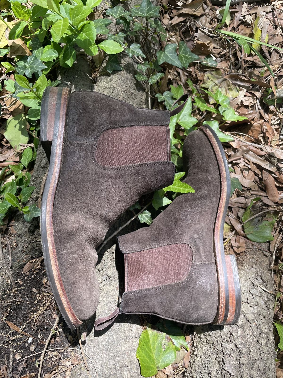 Photo by patinathunderdome on April 3, 2022 of the Grant Stone Chelsea Boot in C.F. Stead Earth Waxy Commander Suede.