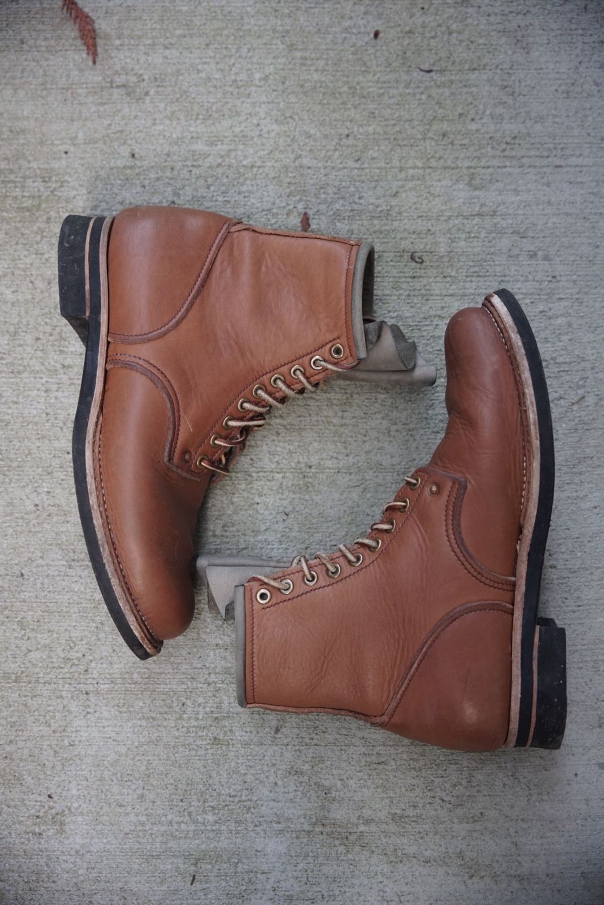 Photo by patinathunderdome on December 1, 2021 of the Endurance Leather Co. Type 01 in Horween Light Brown Essex.