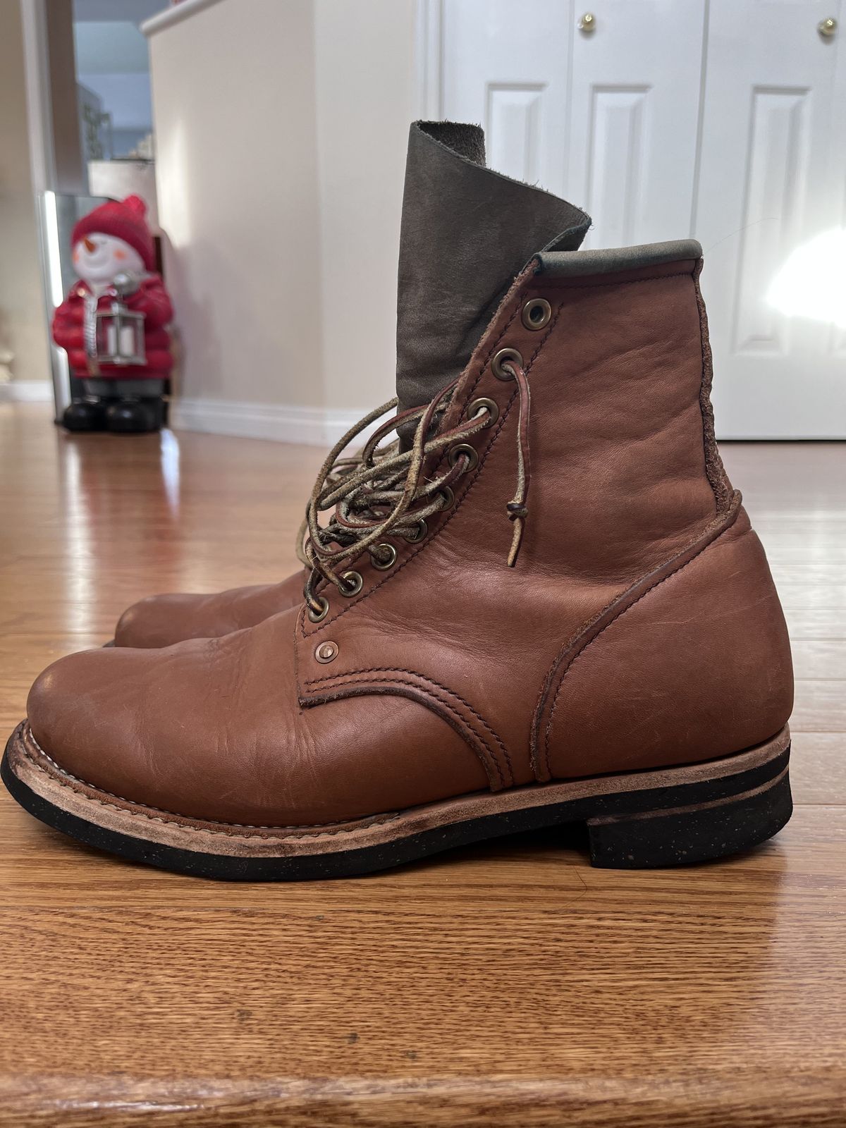 Photo by patinathunderdome on January 1, 2022 of the Endurance Leather Co. Type 01 in Horween Light Brown Essex.