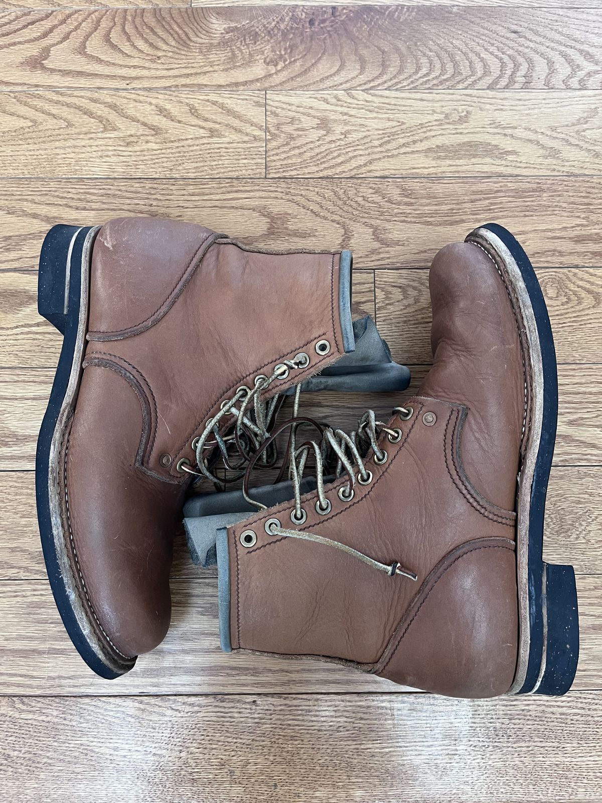 Photo by patinathunderdome on January 1, 2022 of the Endurance Leather Co. Type 01 in Horween Light Brown Essex.