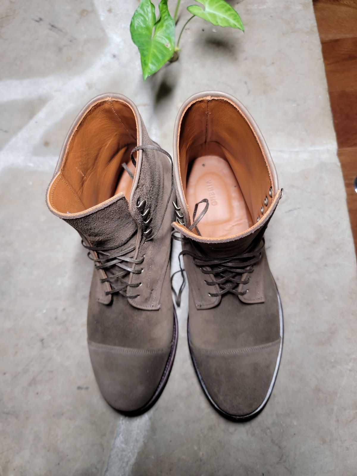 Photo by patinathunderdome on October 1, 2021 of the Viberg Halkett in C.F. Stead Flint Repello Calf Suede.