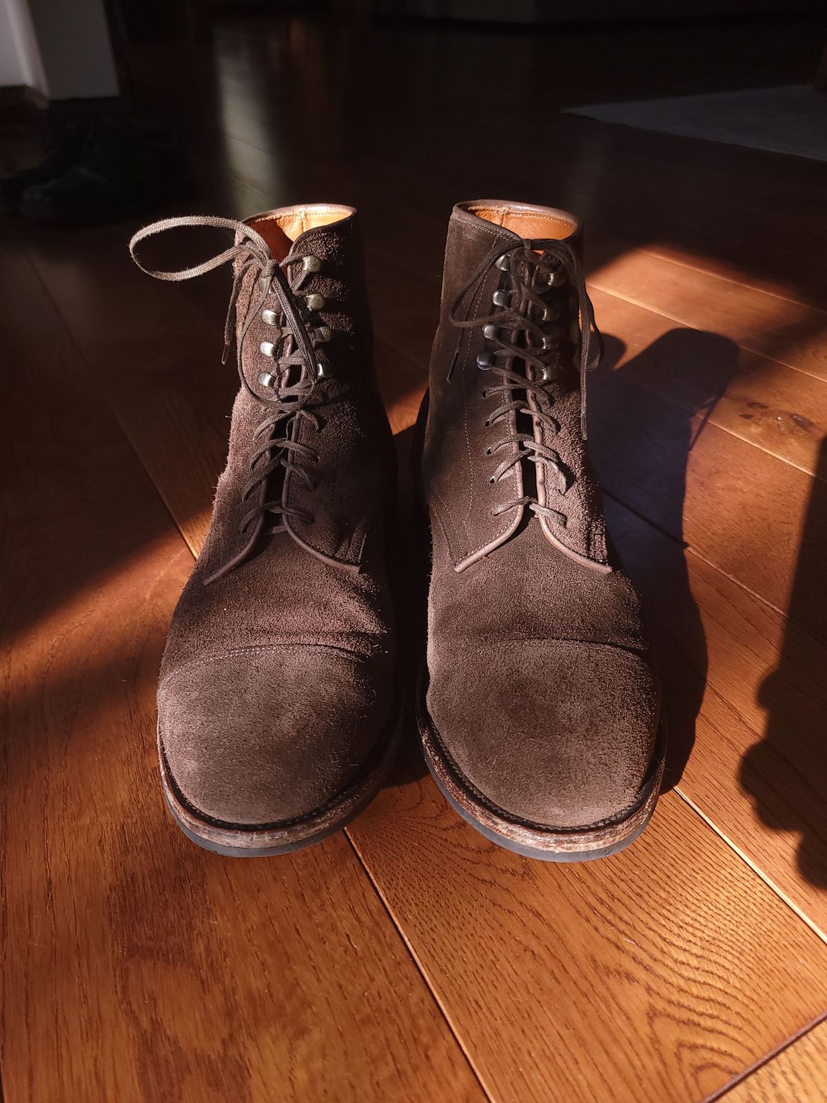 Photo by patinathunderdome on December 5, 2021 of the Viberg Halkett in C.F. Stead Flint Repello Calf Suede.