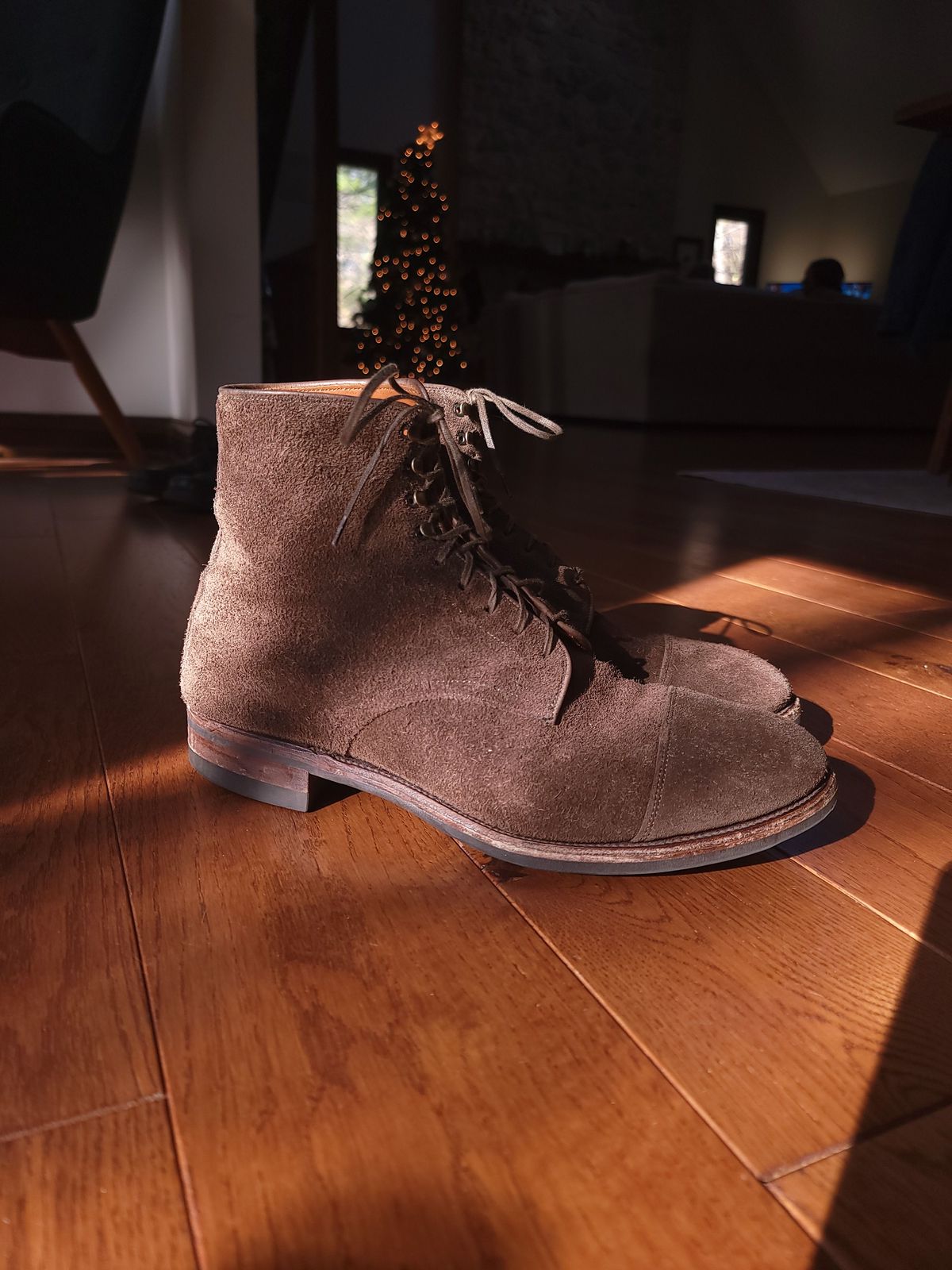 Photo by patinathunderdome on December 5, 2021 of the Viberg Halkett in C.F. Stead Flint Repello Calf Suede.