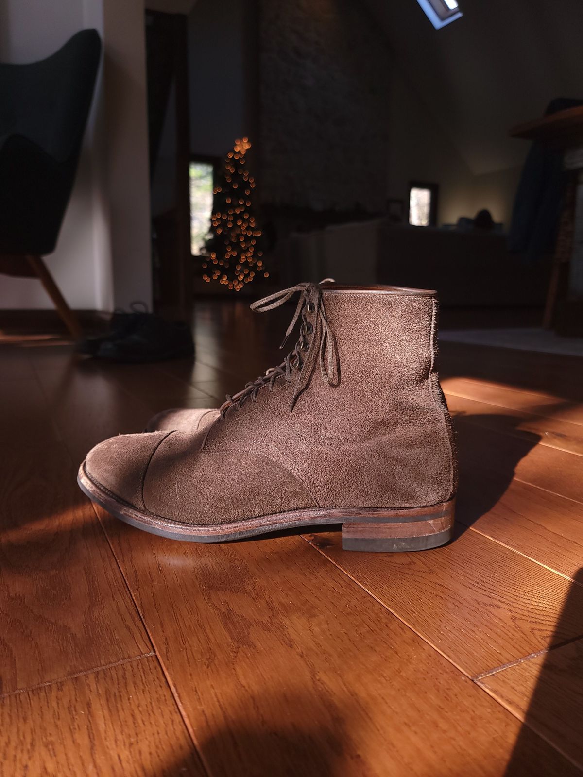 Photo by patinathunderdome on December 5, 2021 of the Viberg Halkett in C.F. Stead Flint Repello Calf Suede.