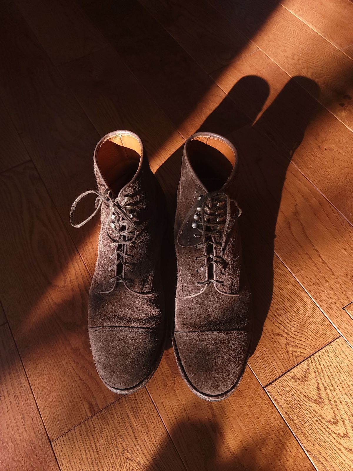 Photo by patinathunderdome on December 5, 2021 of the Viberg Halkett in C.F. Stead Flint Repello Calf Suede.