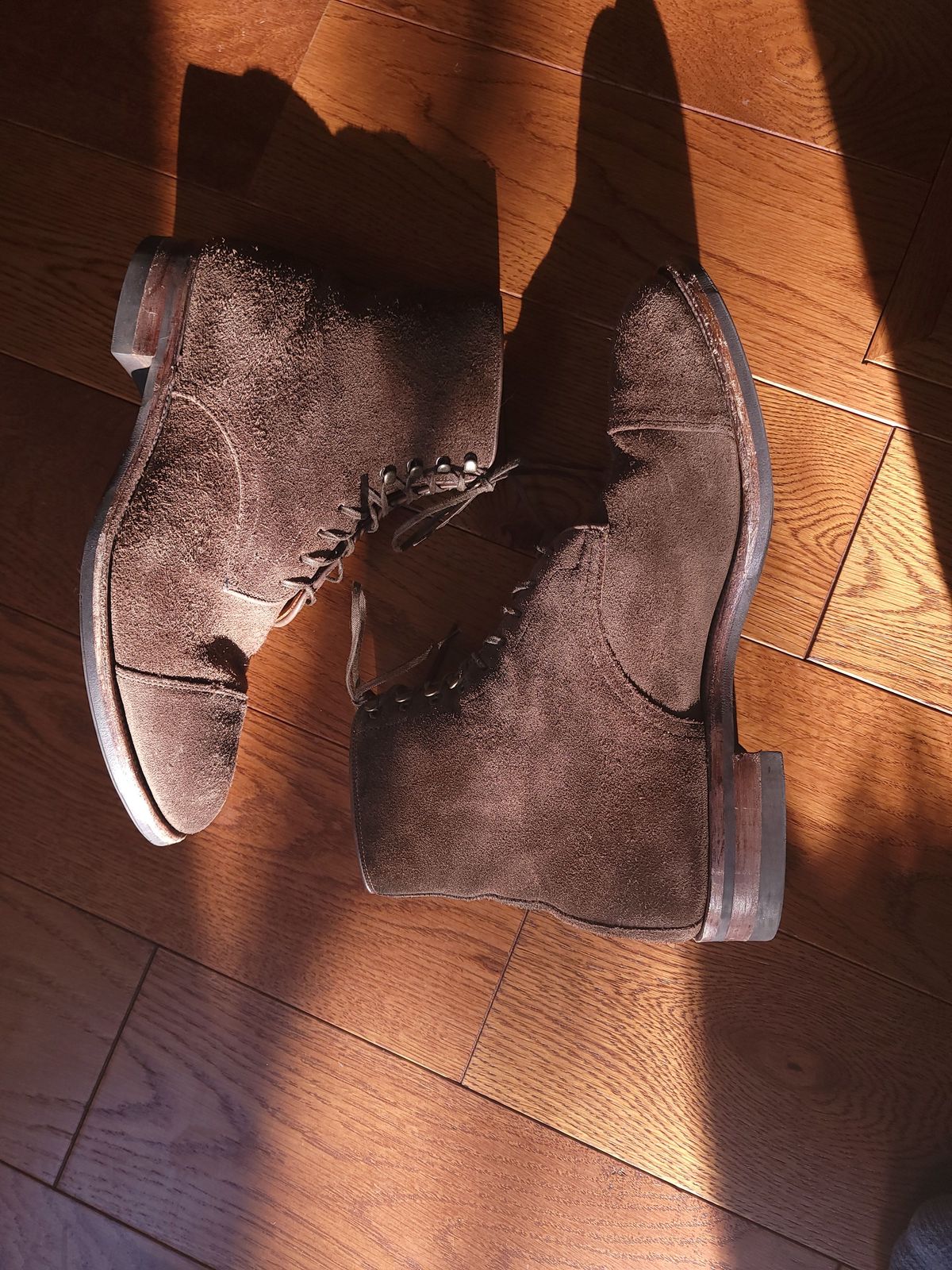 Photo by patinathunderdome on December 5, 2021 of the Viberg Halkett in C.F. Stead Flint Repello Calf Suede.