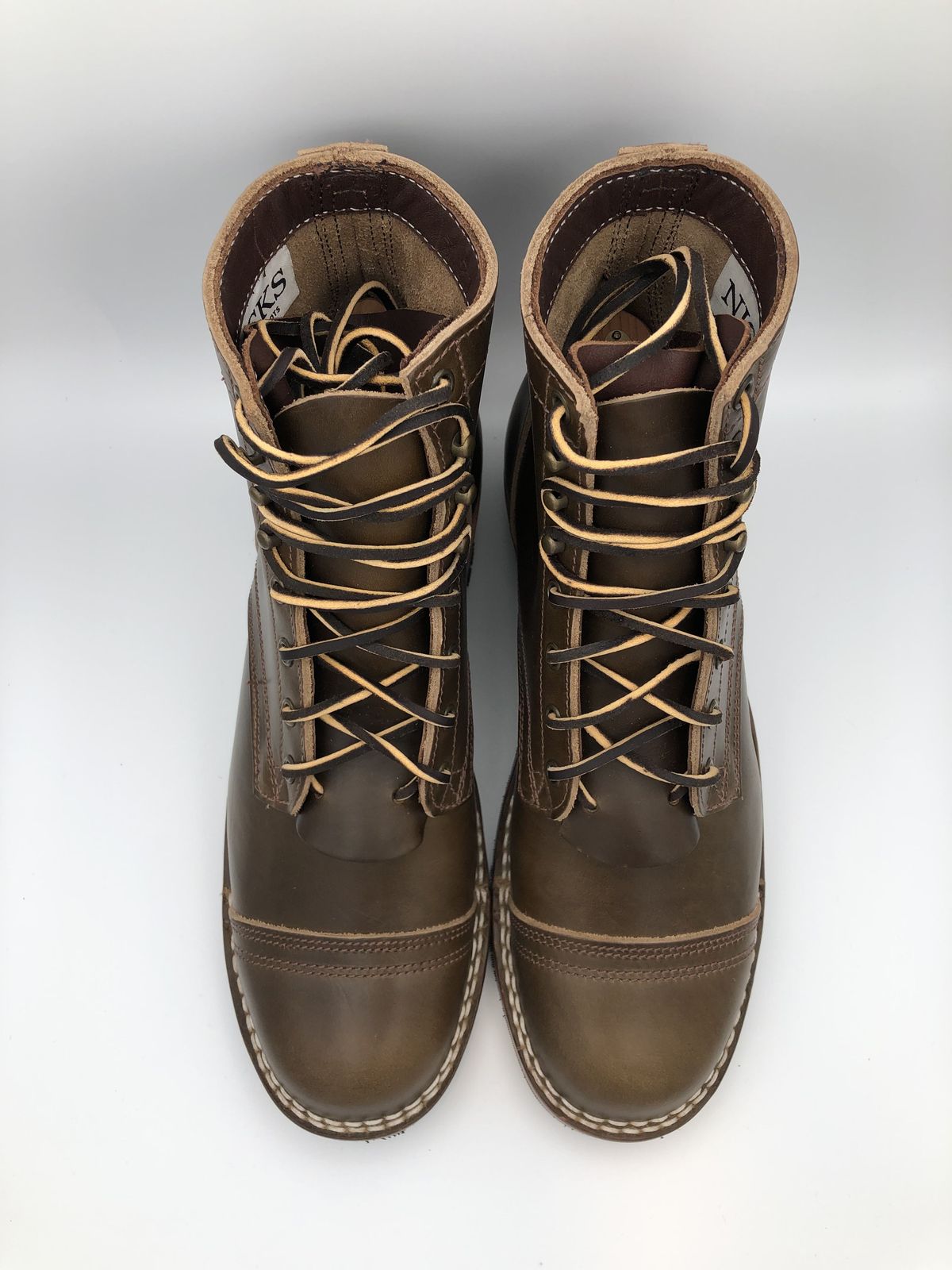 Photo by patinathunderdome on October 2, 2021 of the Nicks Charley in Horween Olive Chromepak.