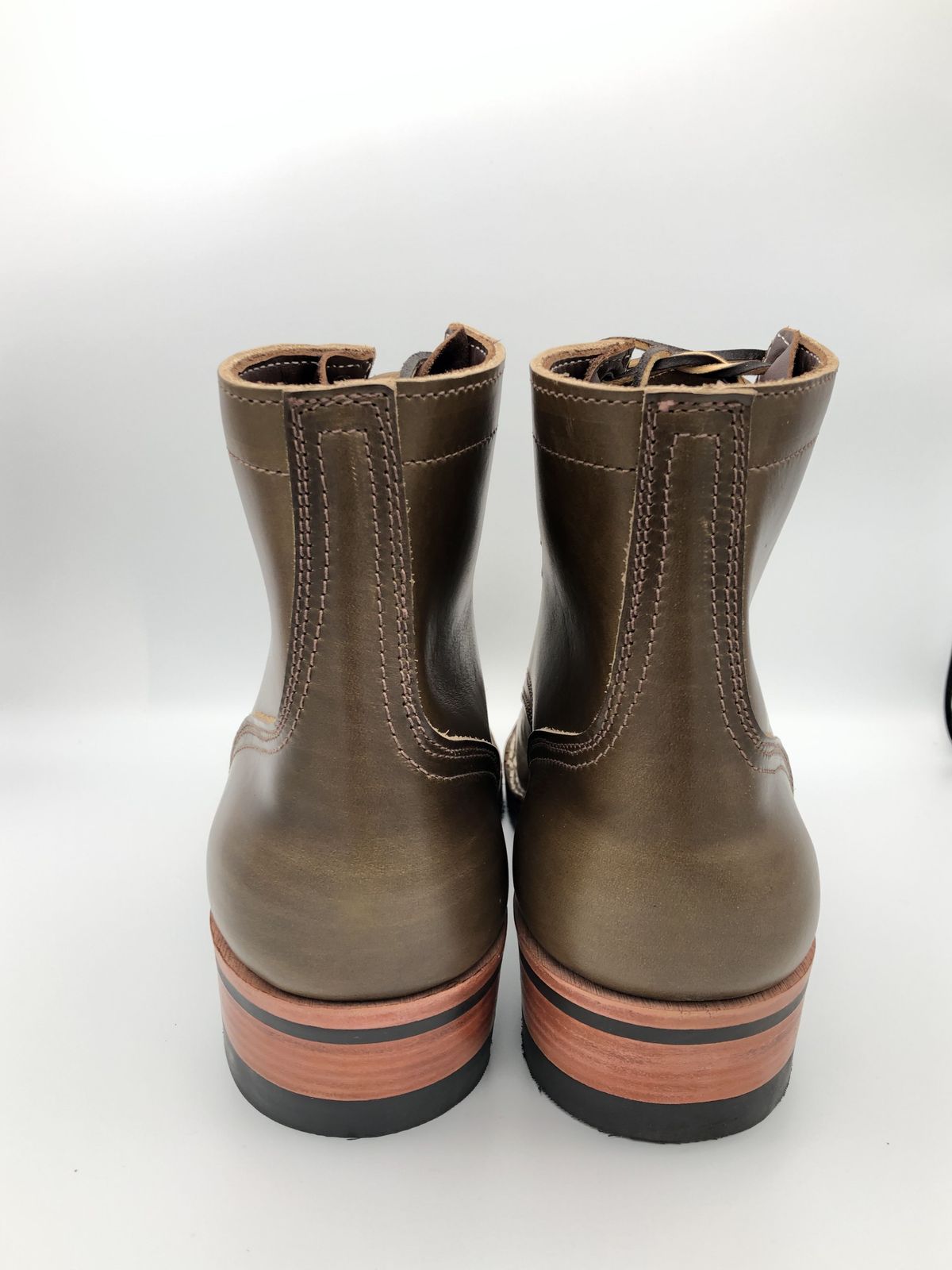 Photo by patinathunderdome on October 2, 2021 of the Nicks Charley in Horween Olive Chromepak.
