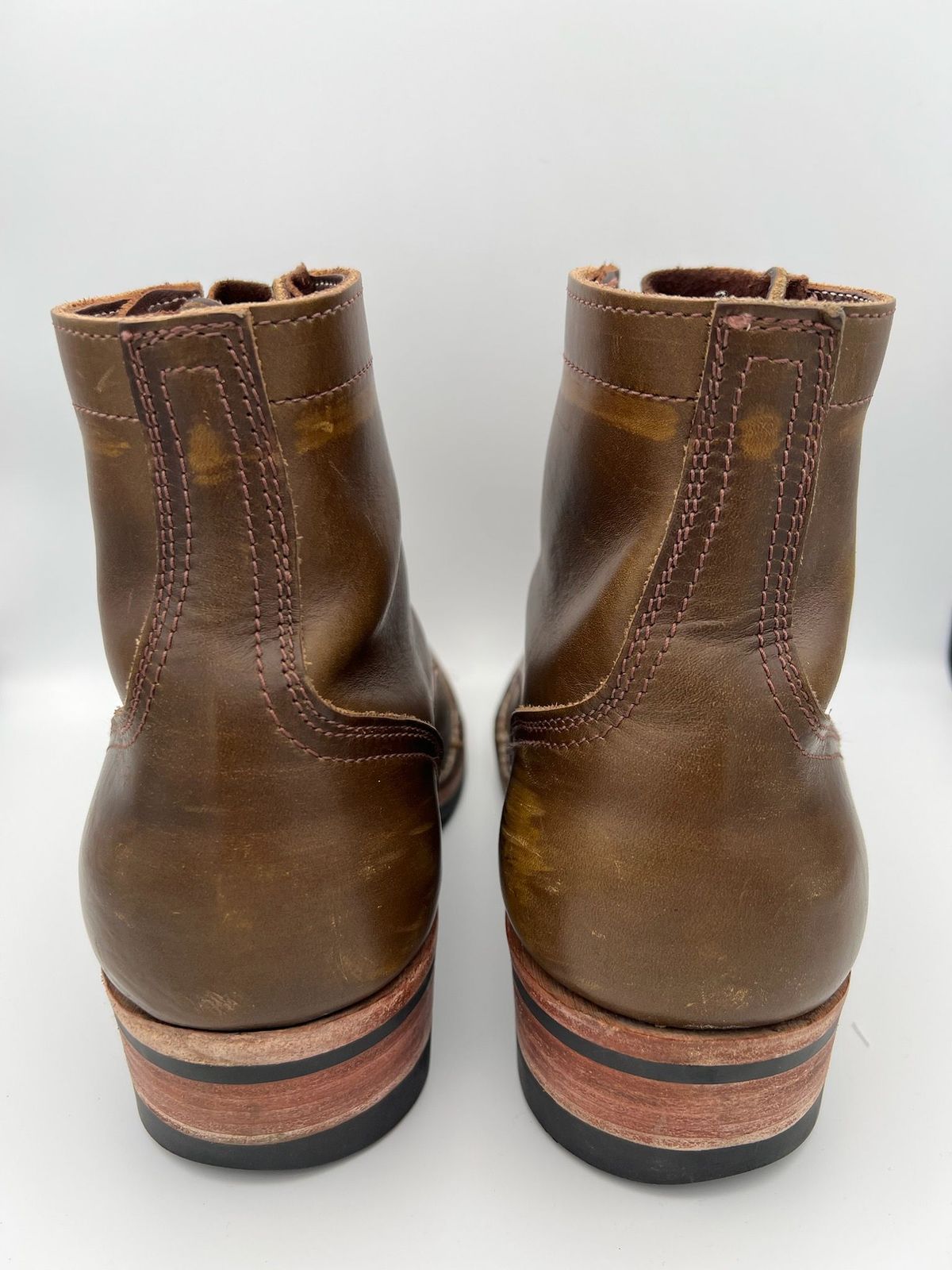 Photo by patinathunderdome on December 5, 2021 of the Nicks Charley in Horween Olive Chromepak.