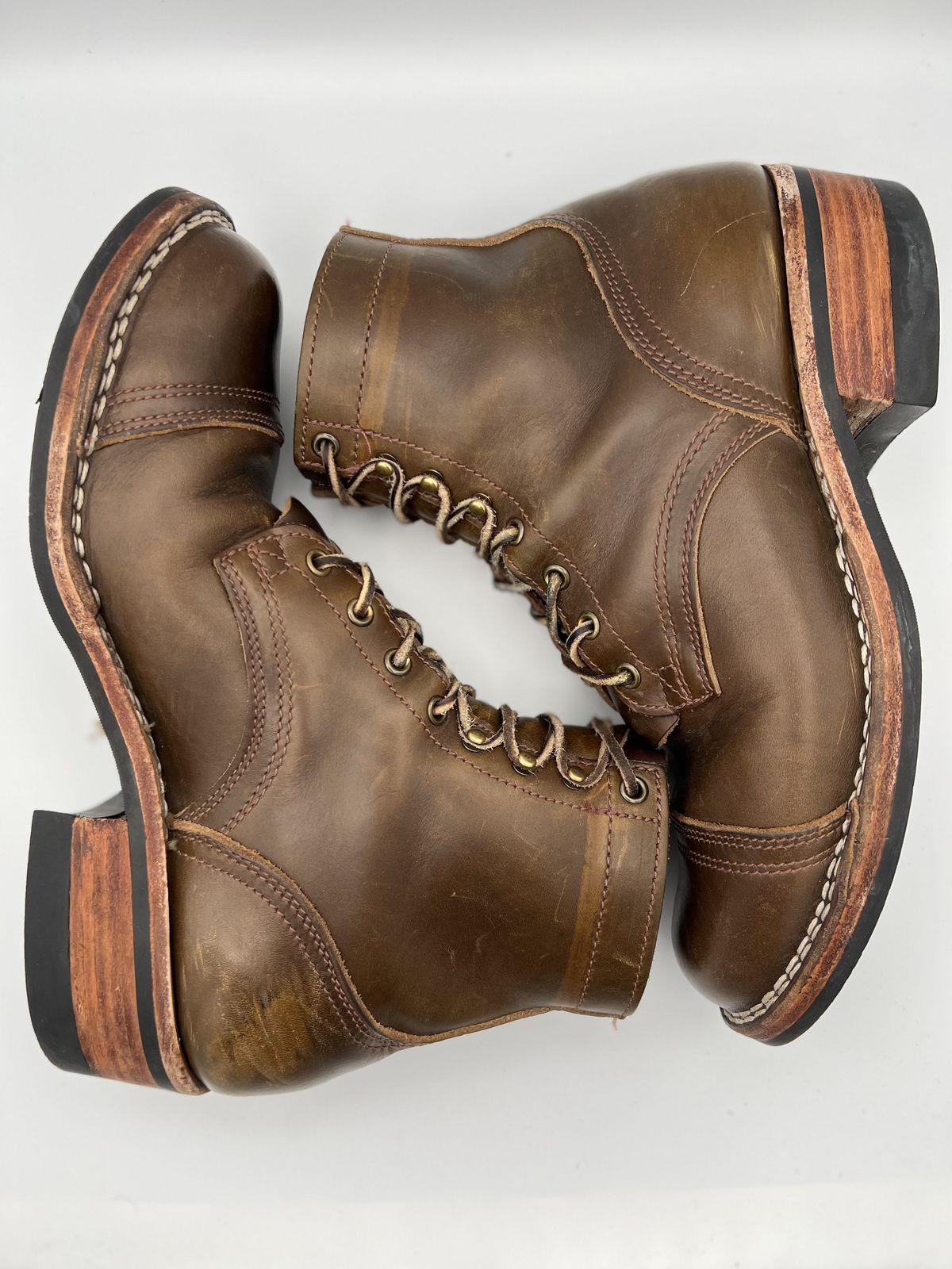 Photo by patinathunderdome on February 5, 2022 of the Nicks Charley in Horween Olive Chromepak.