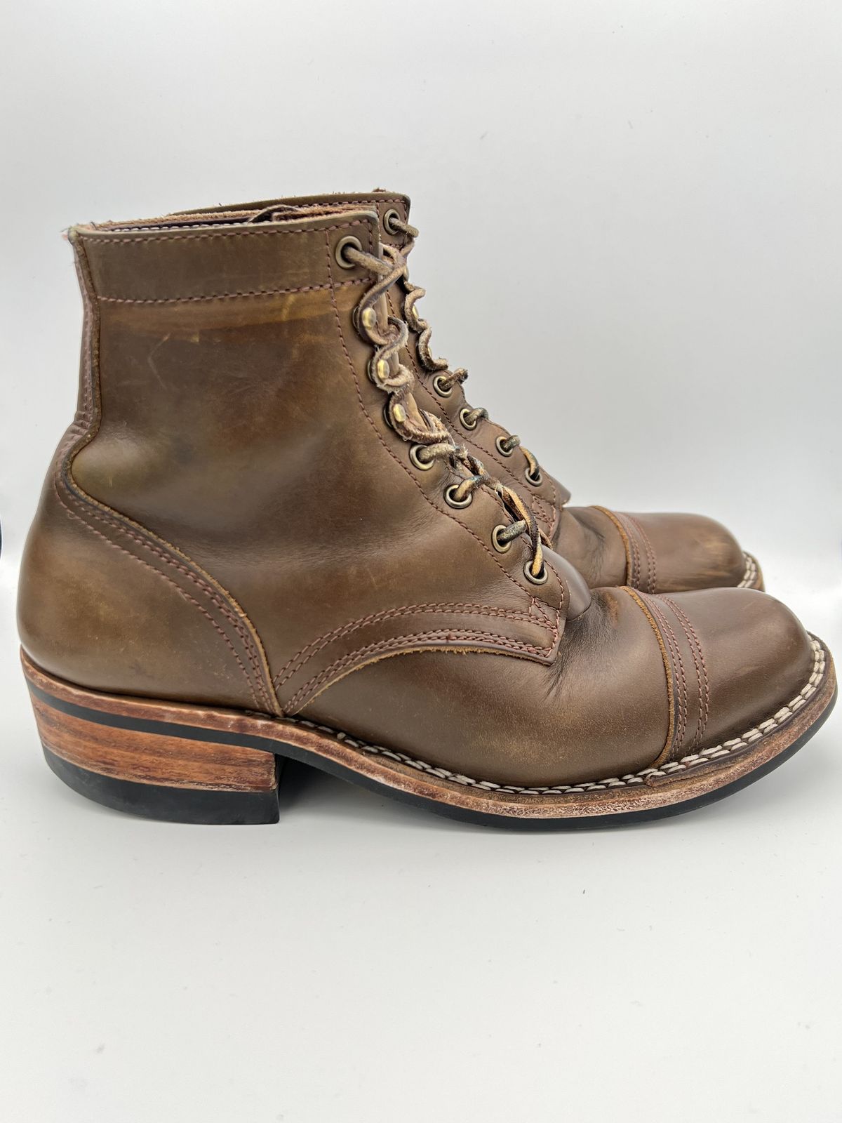 Photo by patinathunderdome on March 3, 2022 of the Nicks Charley in Horween Olive Chromepak.