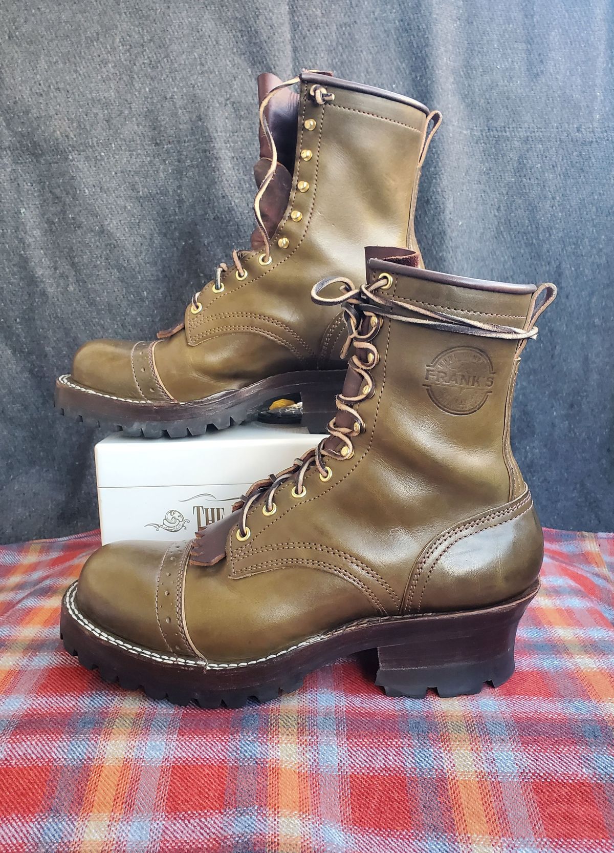 Photo by patinathunderdome on December 5, 2021 of the Frank's Boots Wilshire in Unknown Material.