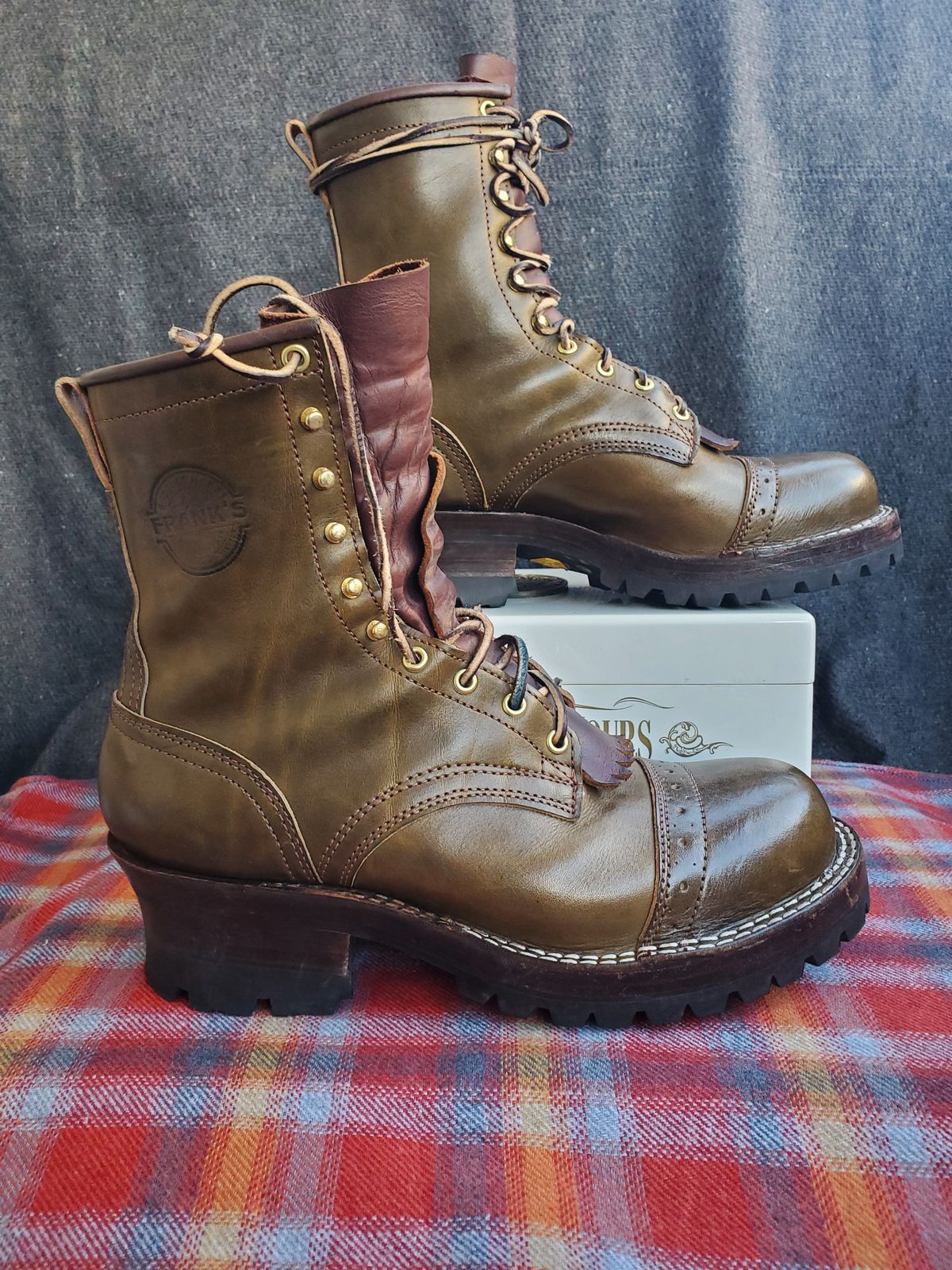 Photo by patinathunderdome on December 5, 2021 of the Frank's Boots Wilshire in Unknown Material.