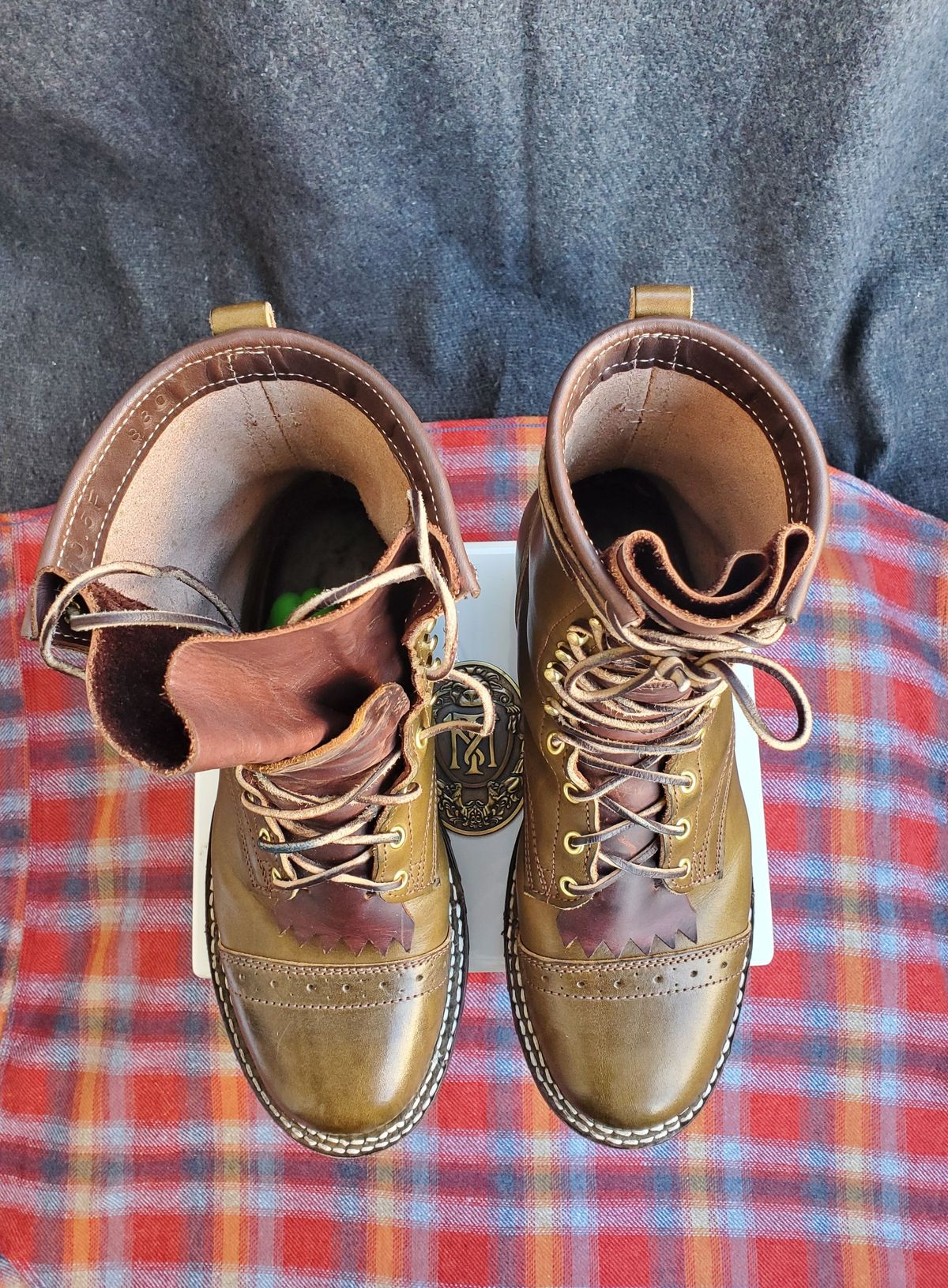 Photo by patinathunderdome on December 5, 2021 of the Frank's Boots Wilshire in Unknown Material.
