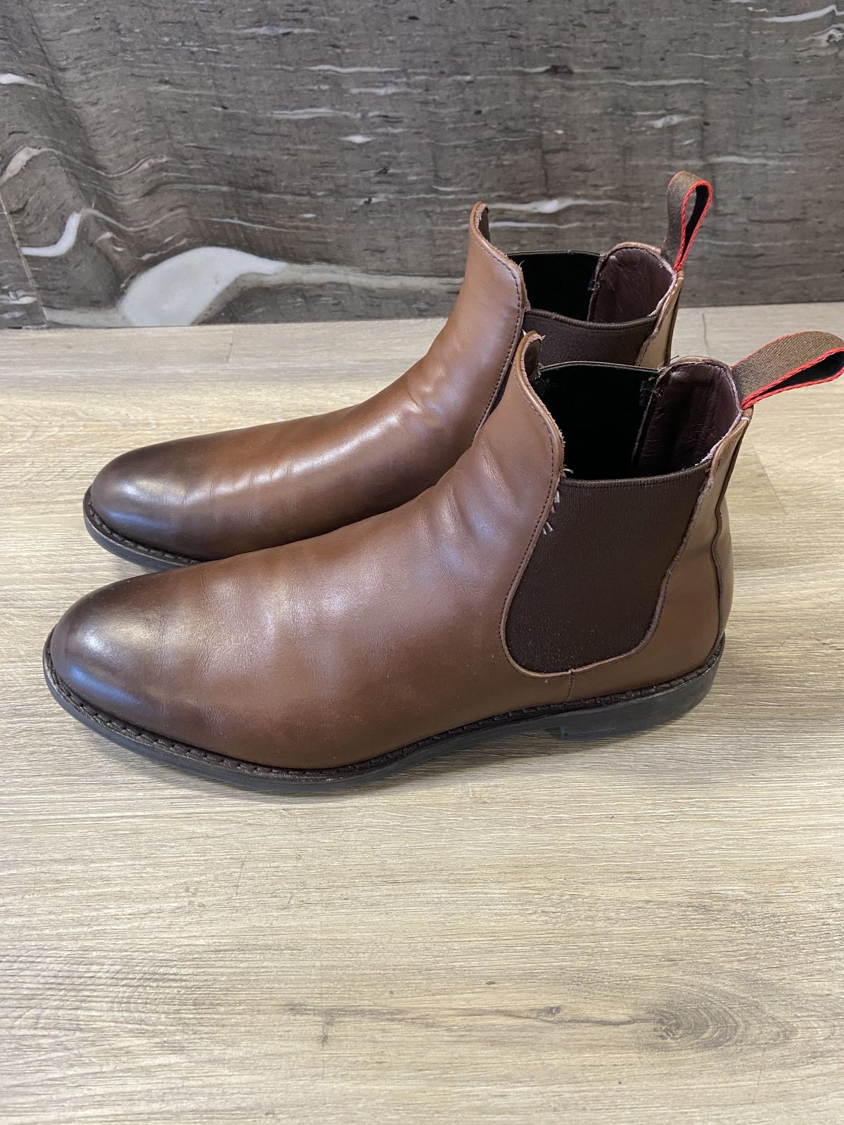 Photo by patinathunderdome on November 3, 2021 of the Allen Edmonds Nomad Chelsea in Coffee Calfskin.