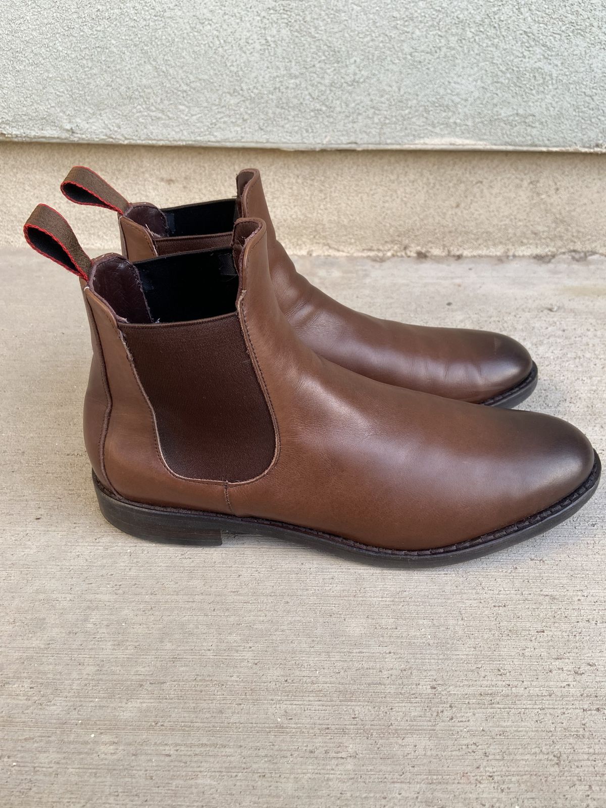 Photo by patinathunderdome on December 5, 2021 of the Allen Edmonds Nomad Chelsea in Coffee Calfskin.