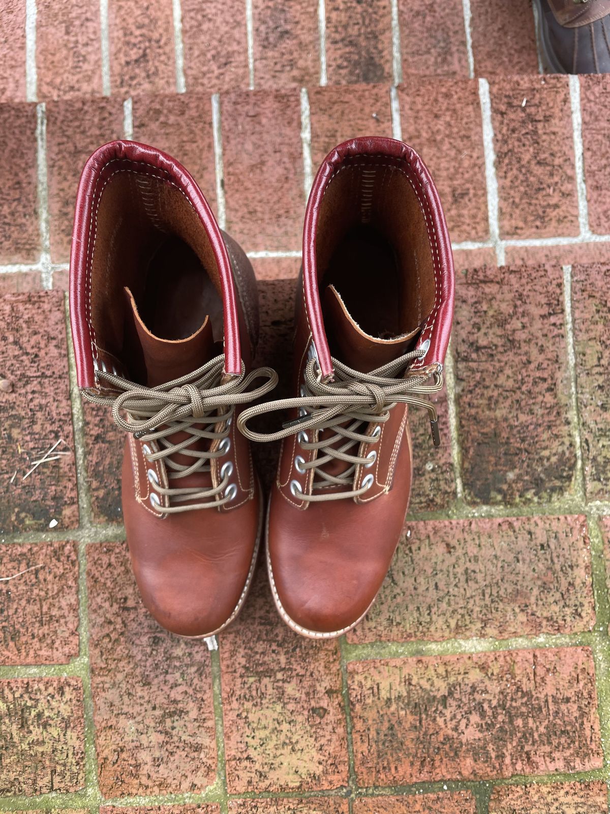 Photo by patinathunderdome on October 5, 2021 of the H.H. Brown 104x in Red Brown Pull Up.