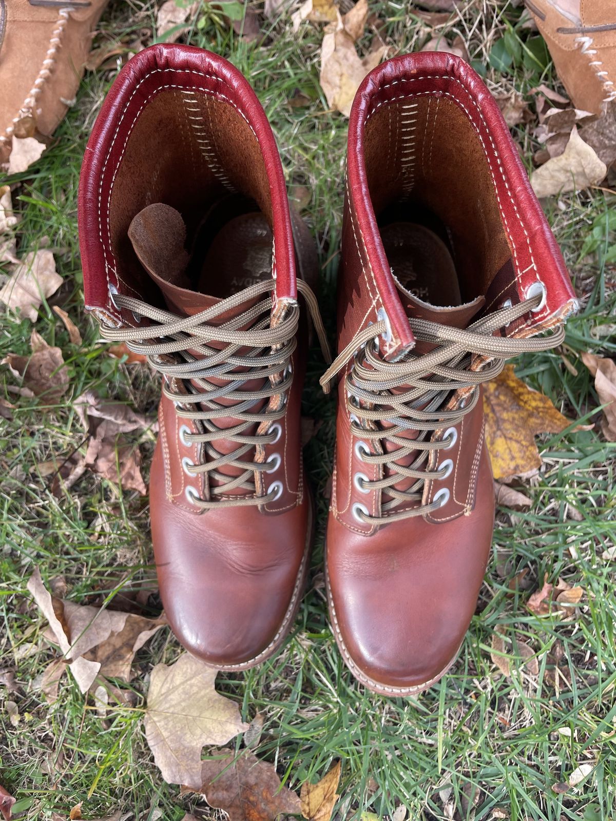Photo by patinathunderdome on November 4, 2021 of the H.H. Brown 104x in Red Brown Pull Up.