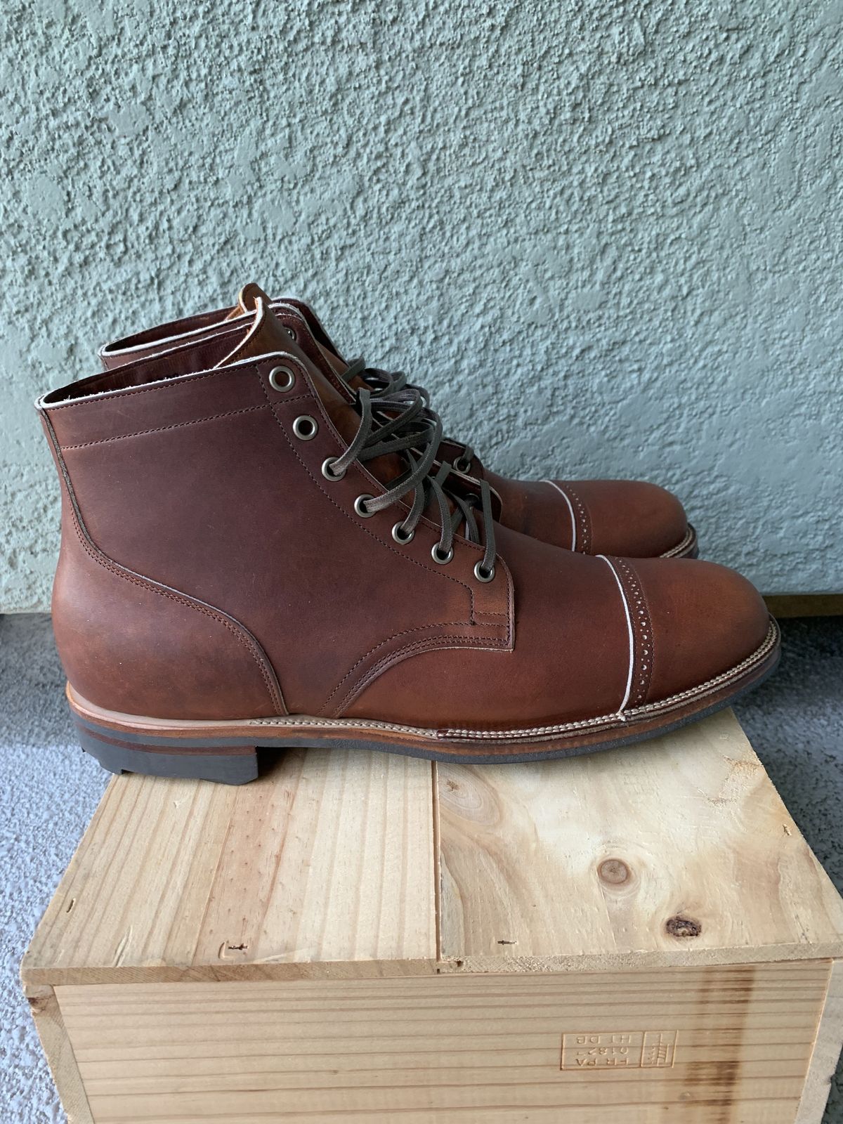 Photo by patinathunderdome on November 4, 2021 of the Viberg Service Boot in Horween Saddle Tan Chromepak.