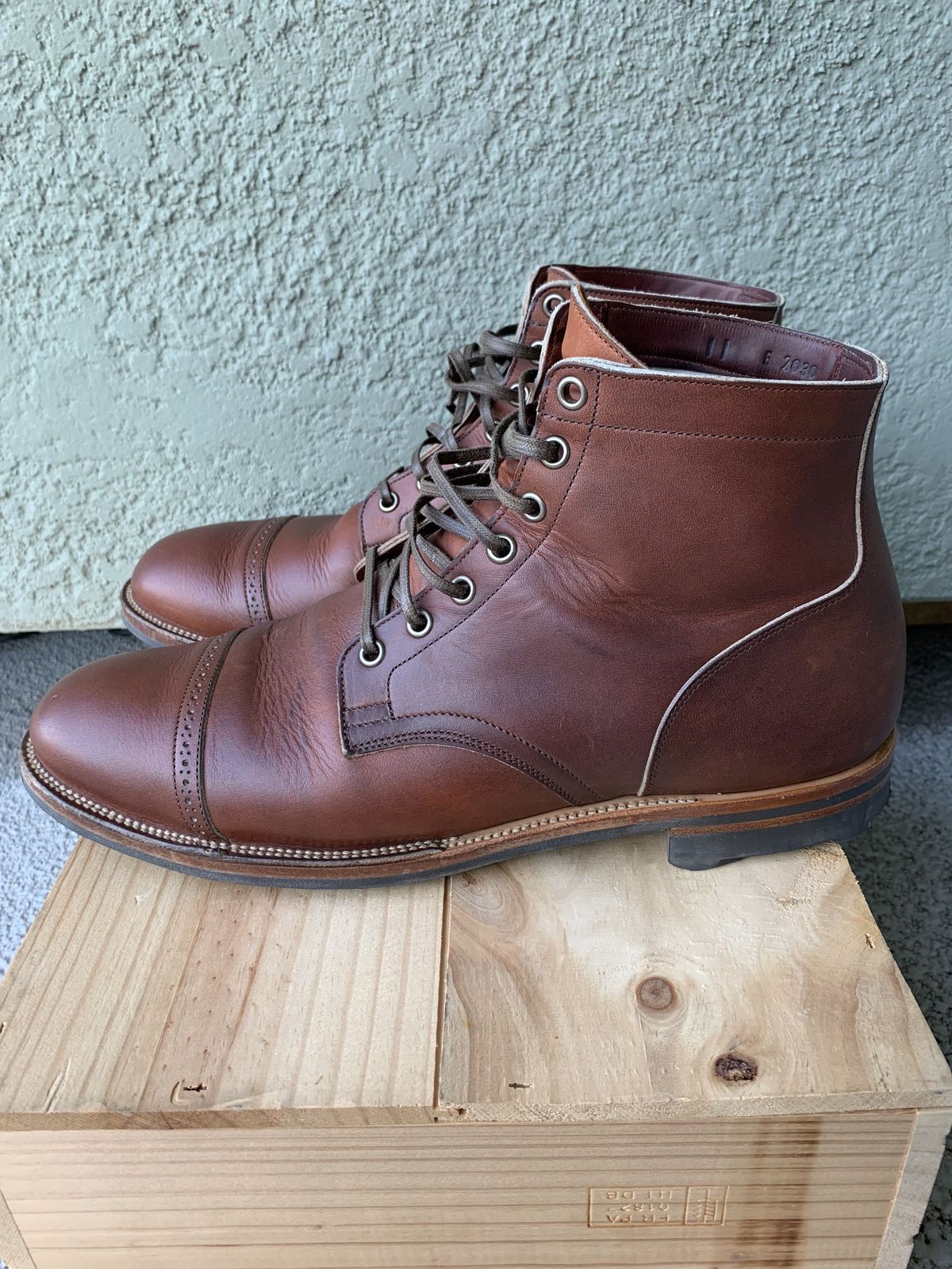 Photo by patinathunderdome on December 4, 2021 of the Viberg Service Boot in Horween Saddle Tan Chromepak.