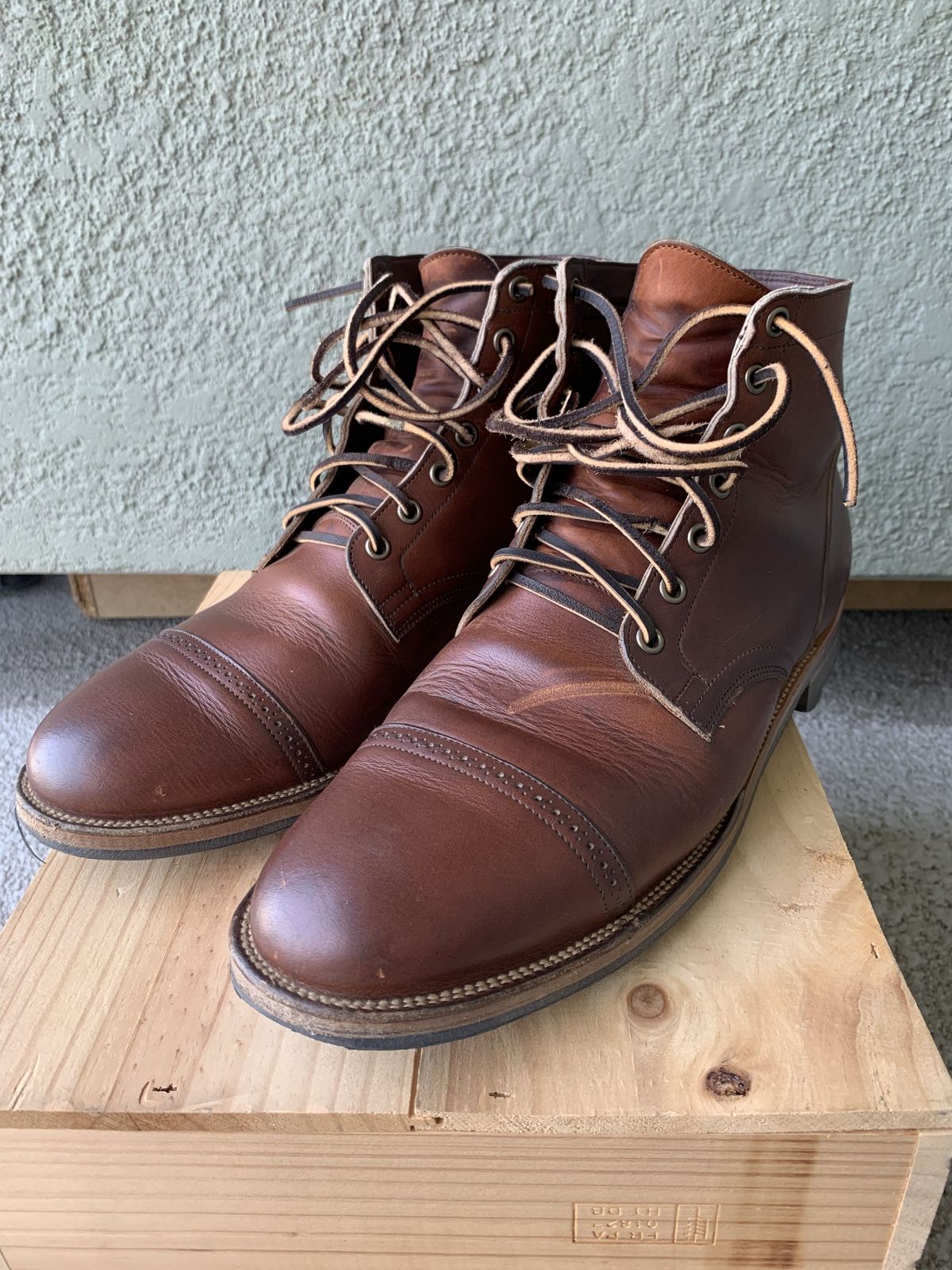 Photo by patinathunderdome on April 2, 2022 of the Viberg Service Boot in Horween Saddle Tan Chromepak.