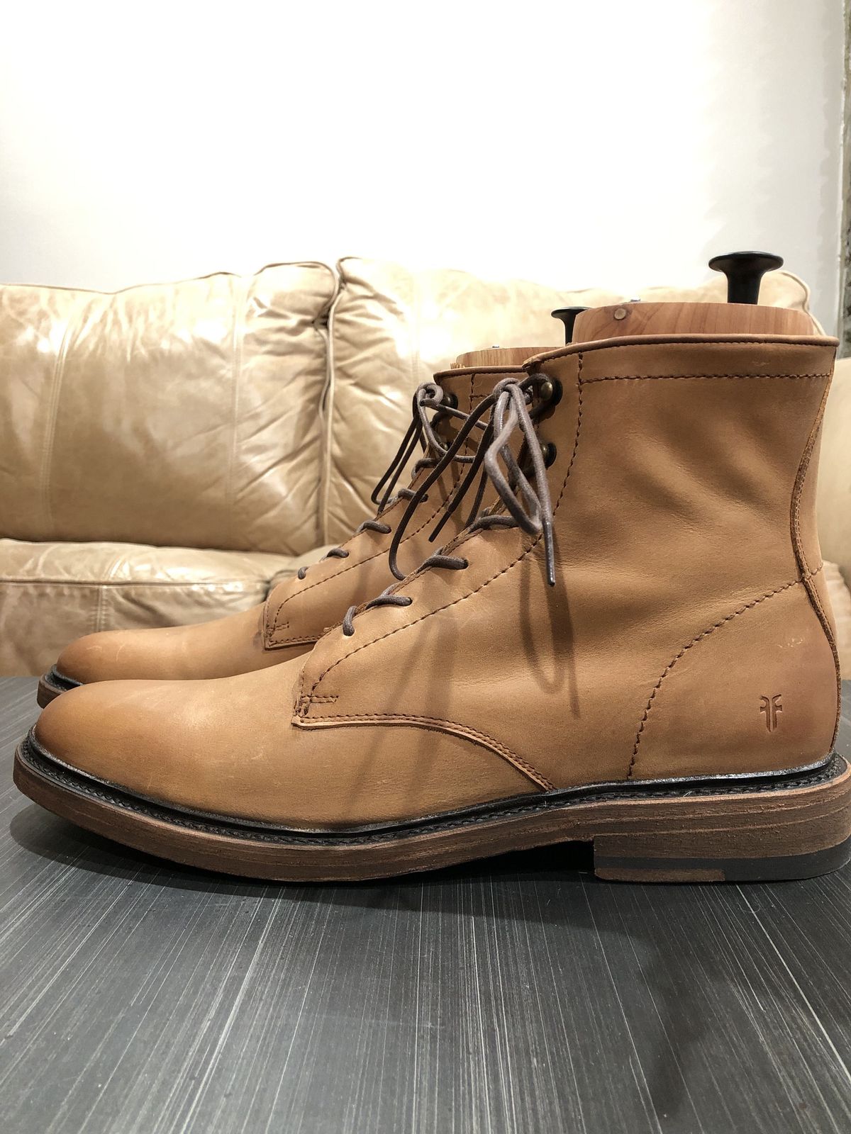 Photo by patinathunderdome on October 6, 2021 of the Frye James Lace-Up Boot in Tan Full Grain.