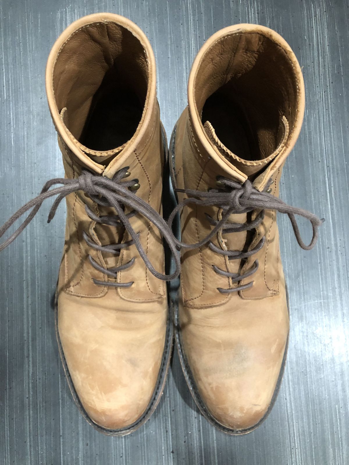 Photo by patinathunderdome on April 6, 2022 of the Frye James Lace-Up Boot in Tan Full Grain.