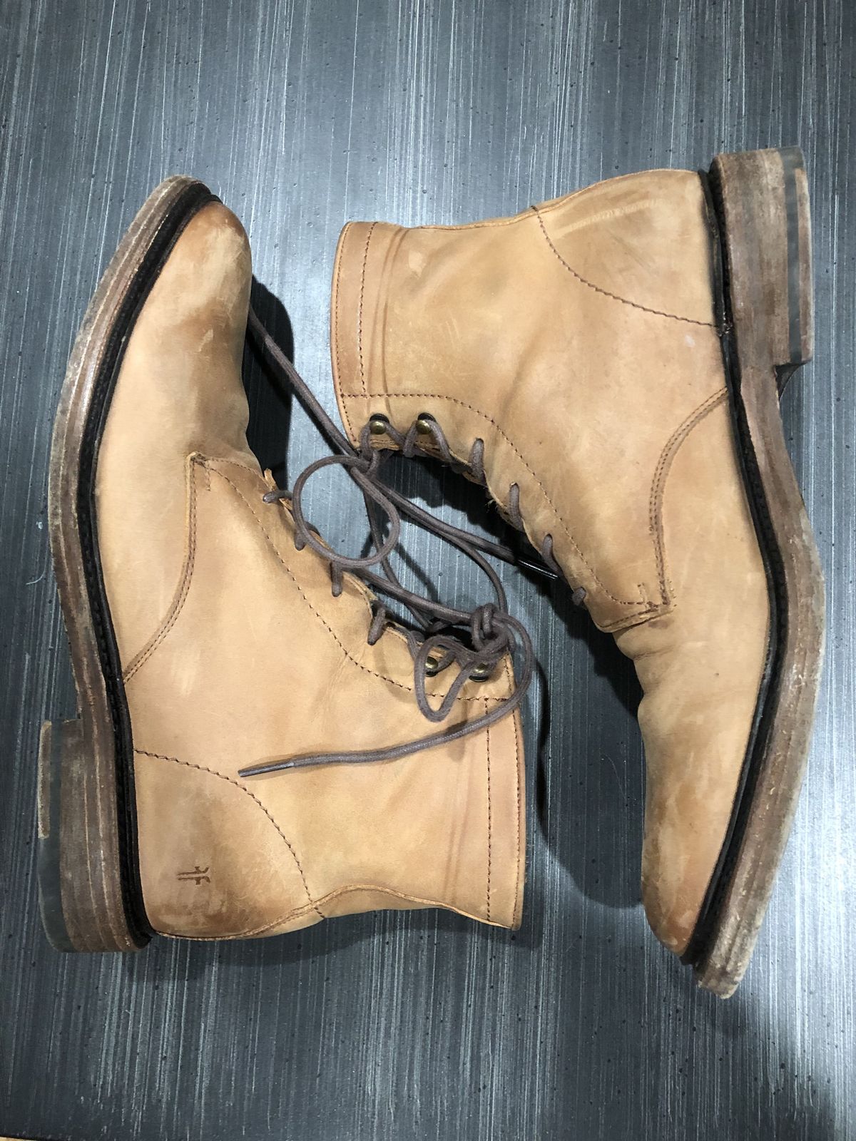 Photo by patinathunderdome on April 6, 2022 of the Frye James Lace-Up Boot in Tan Full Grain.