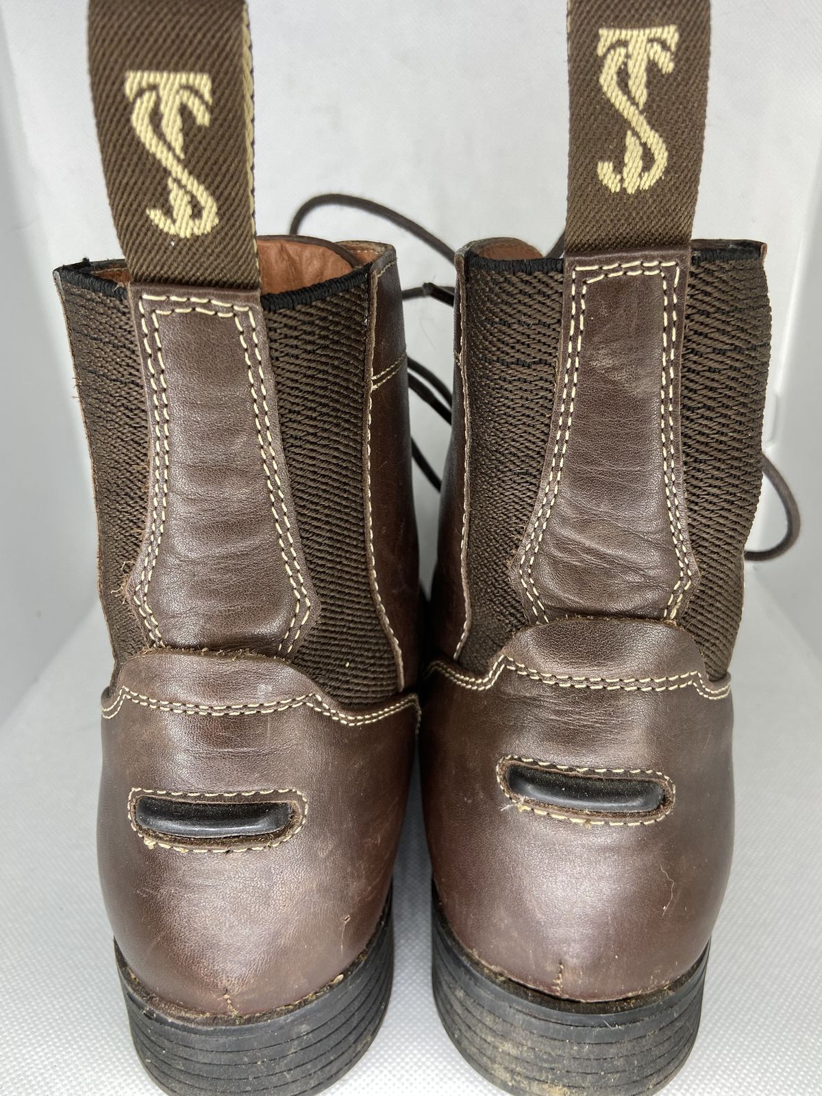 Photo by patinathunderdome on January 6, 2022 of the Tredstep Donatello Paddock Boots Front Lace in Brown Full Grain.