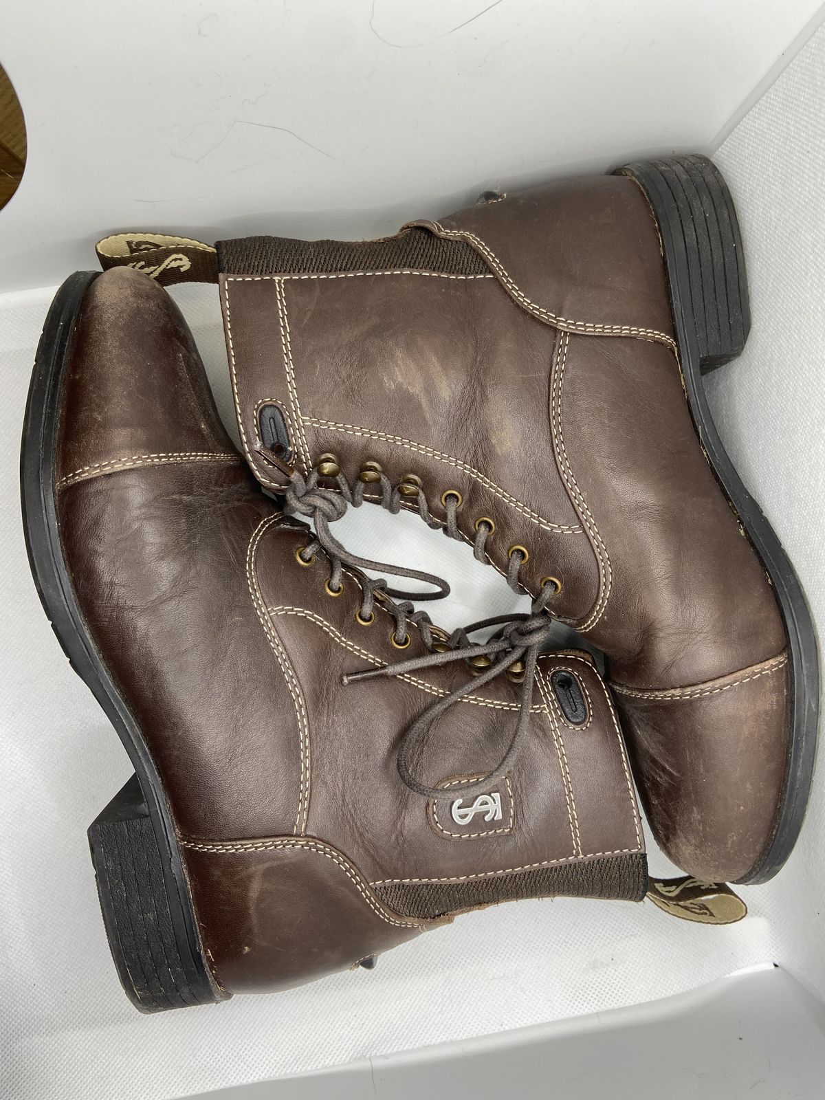 Photo by patinathunderdome on January 6, 2022 of the Tredstep Donatello Paddock Boots Front Lace in Brown Full Grain.