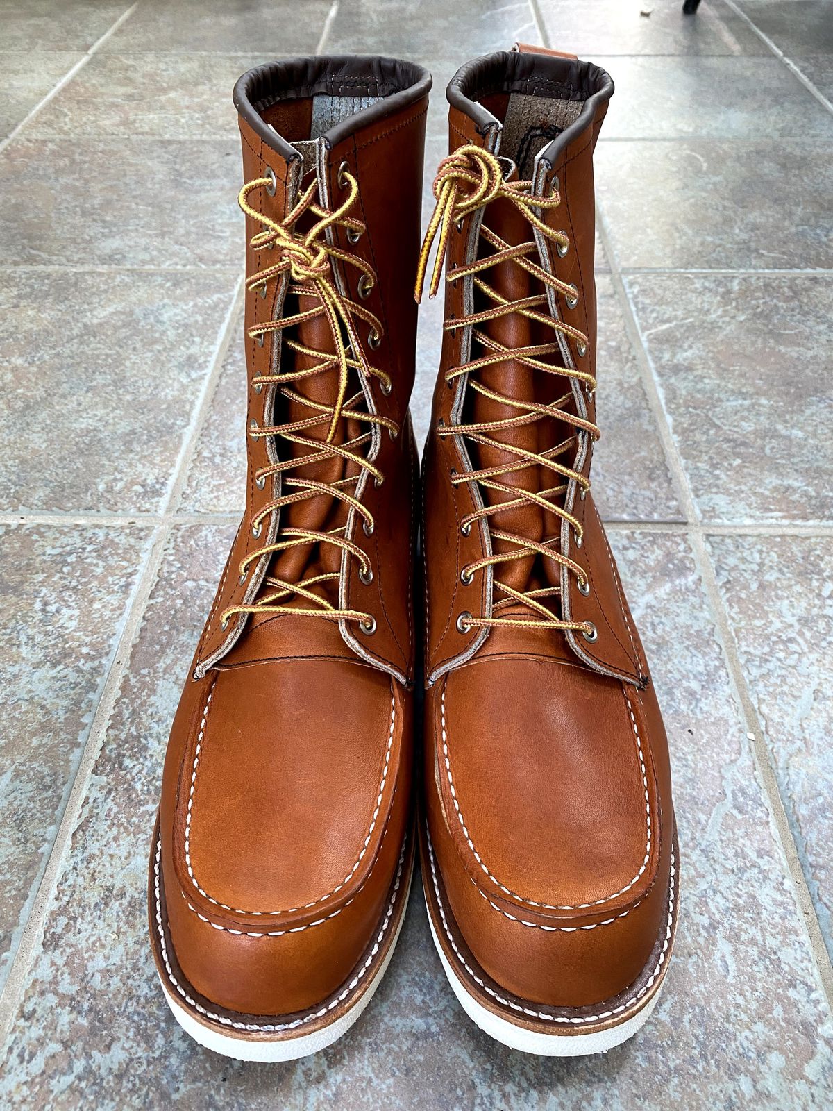 Photo by patinathunderdome on October 2, 2021 of the Red Wing 8-Inch Classic Moc in S.B. Foot Oro-Iginal.