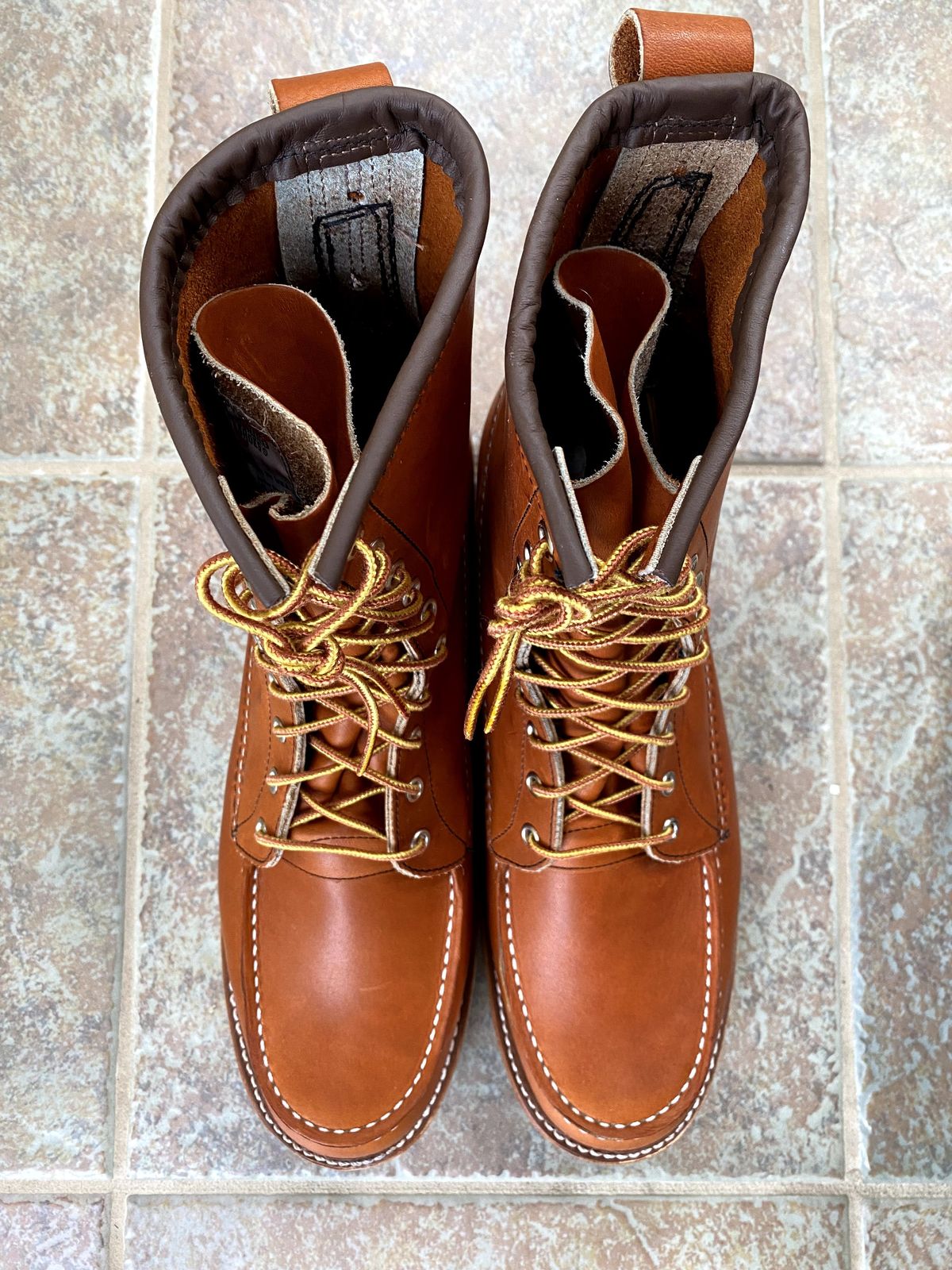 Photo by patinathunderdome on October 2, 2021 of the Red Wing 8-Inch Classic Moc in S.B. Foot Oro-Iginal.
