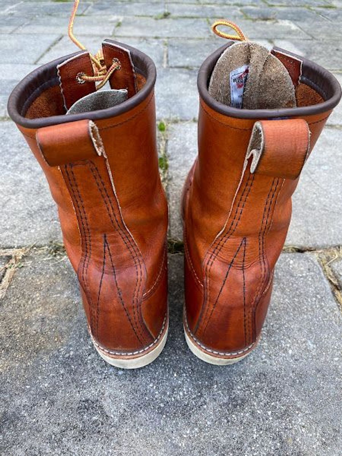 Photo by patinathunderdome on December 4, 2021 of the Red Wing 8-Inch Classic Moc in S.B. Foot Oro-Iginal.