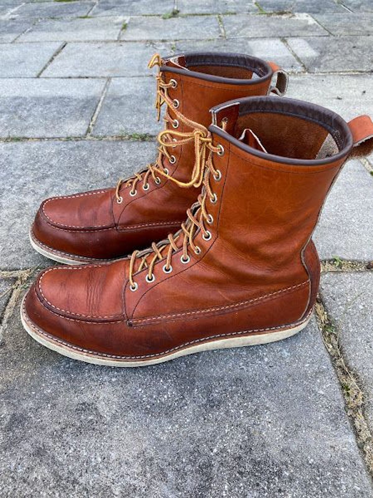 Photo by patinathunderdome on December 4, 2021 of the Red Wing 8-Inch Classic Moc in S.B. Foot Oro-Iginal.